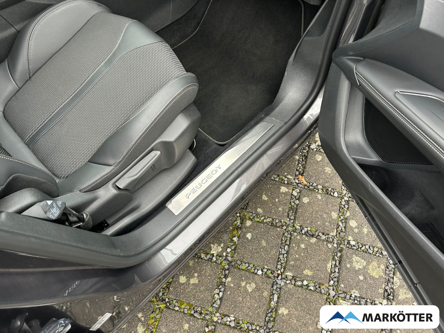 Fahrzeugabbildung Peugeot 3008 1.6 Hybrid 225(Plug-In),GT ab 1,99%/BLIS/CAM180°