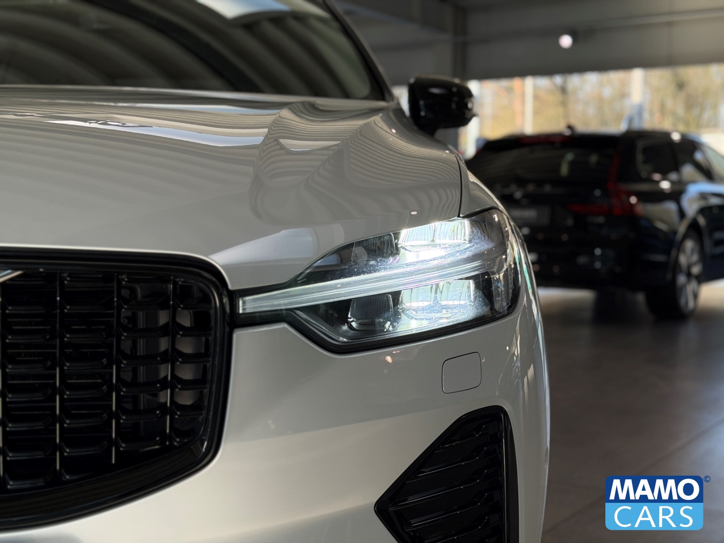 Fahrzeugabbildung Volvo XC60 B5 AWD Ultra Dark AHK/ACC/BLIS/HUD/LHZ/360°