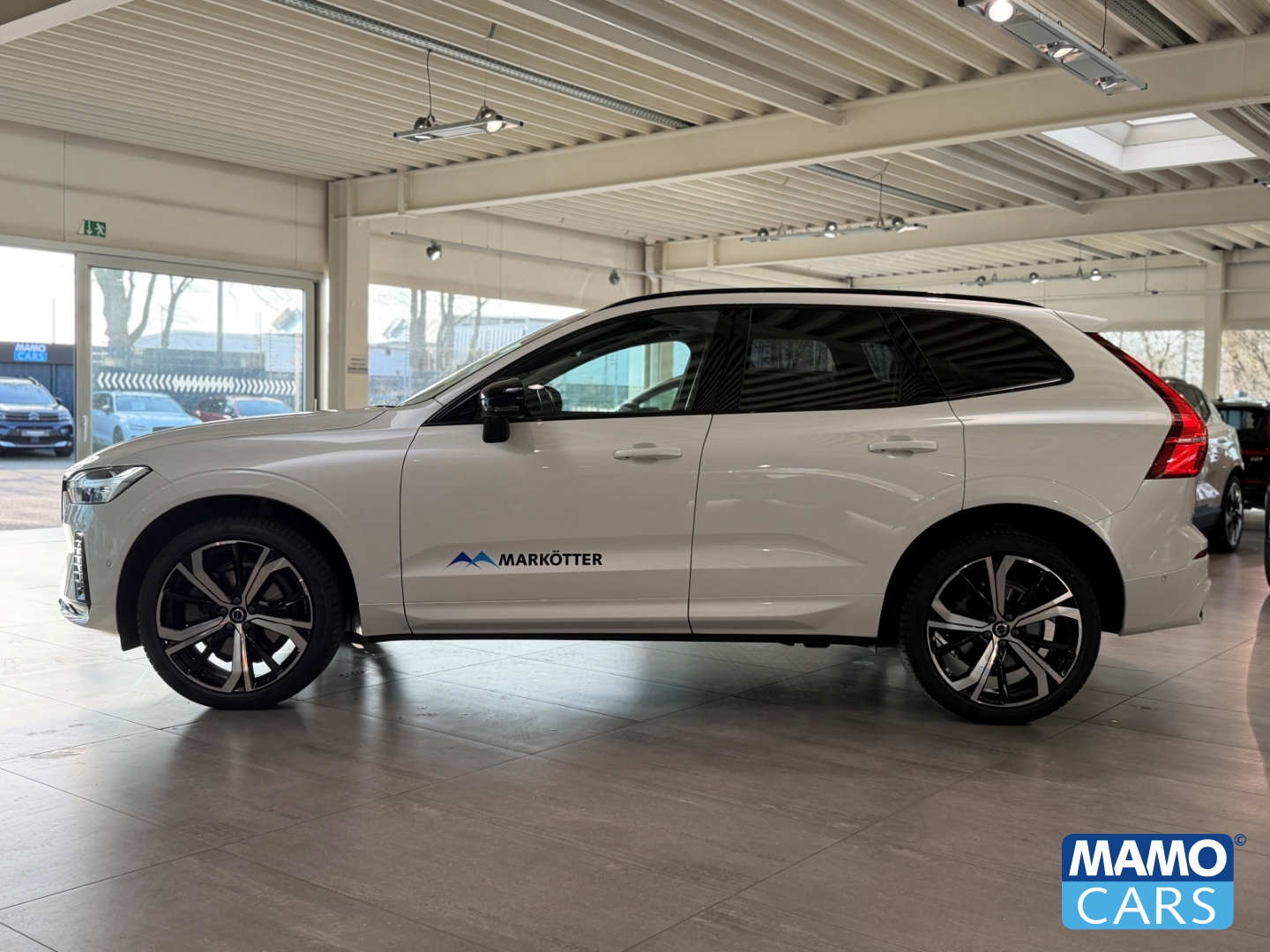 Fahrzeugabbildung Volvo XC60 B5 AWD Ultra Dark AHK/ACC/BLIS/HUD/LHZ/360°