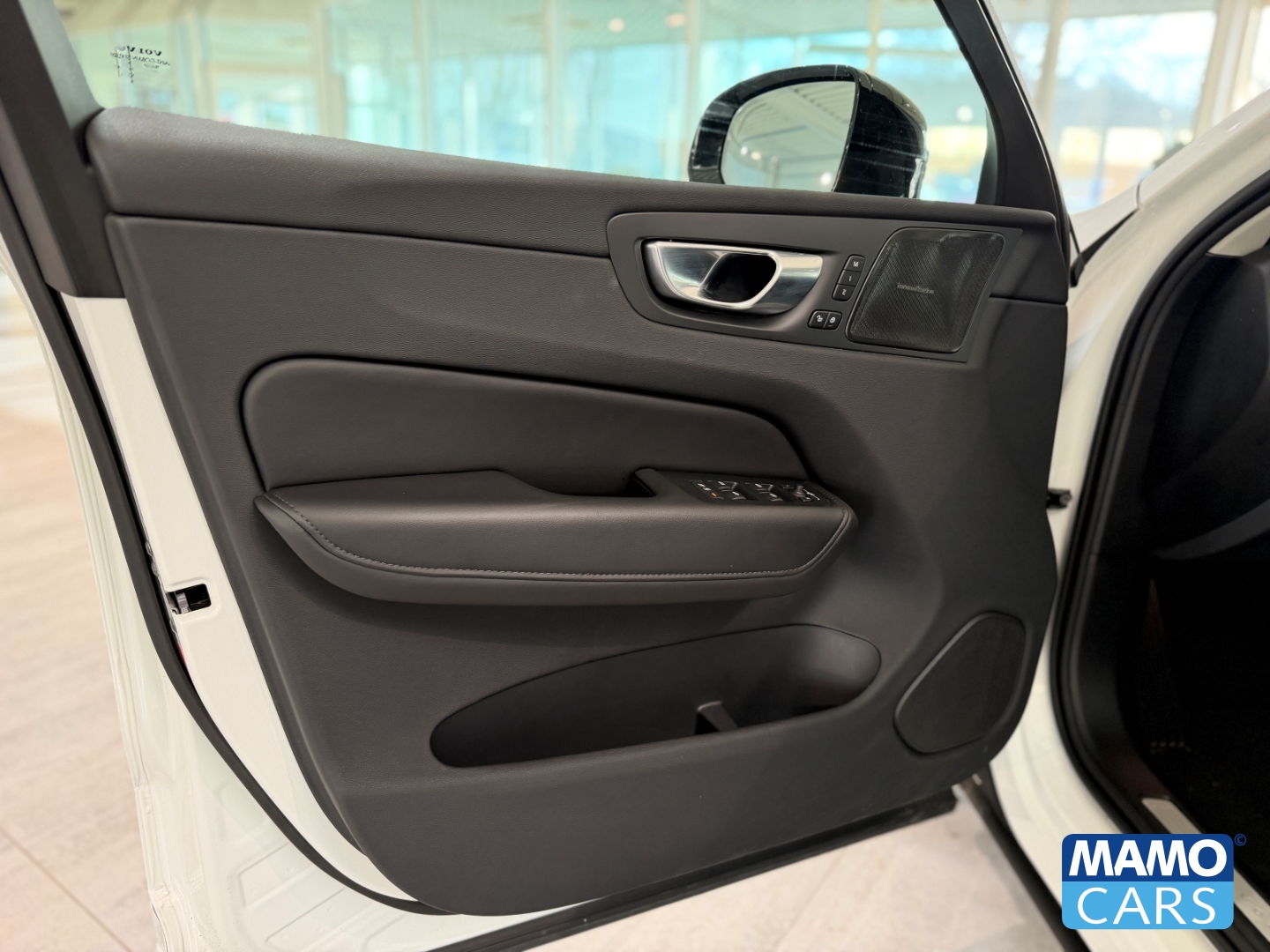 Fahrzeugabbildung Volvo XC60 B5 AWD Ultra Dark AHK/ACC/BLIS/HUD/LHZ/360°