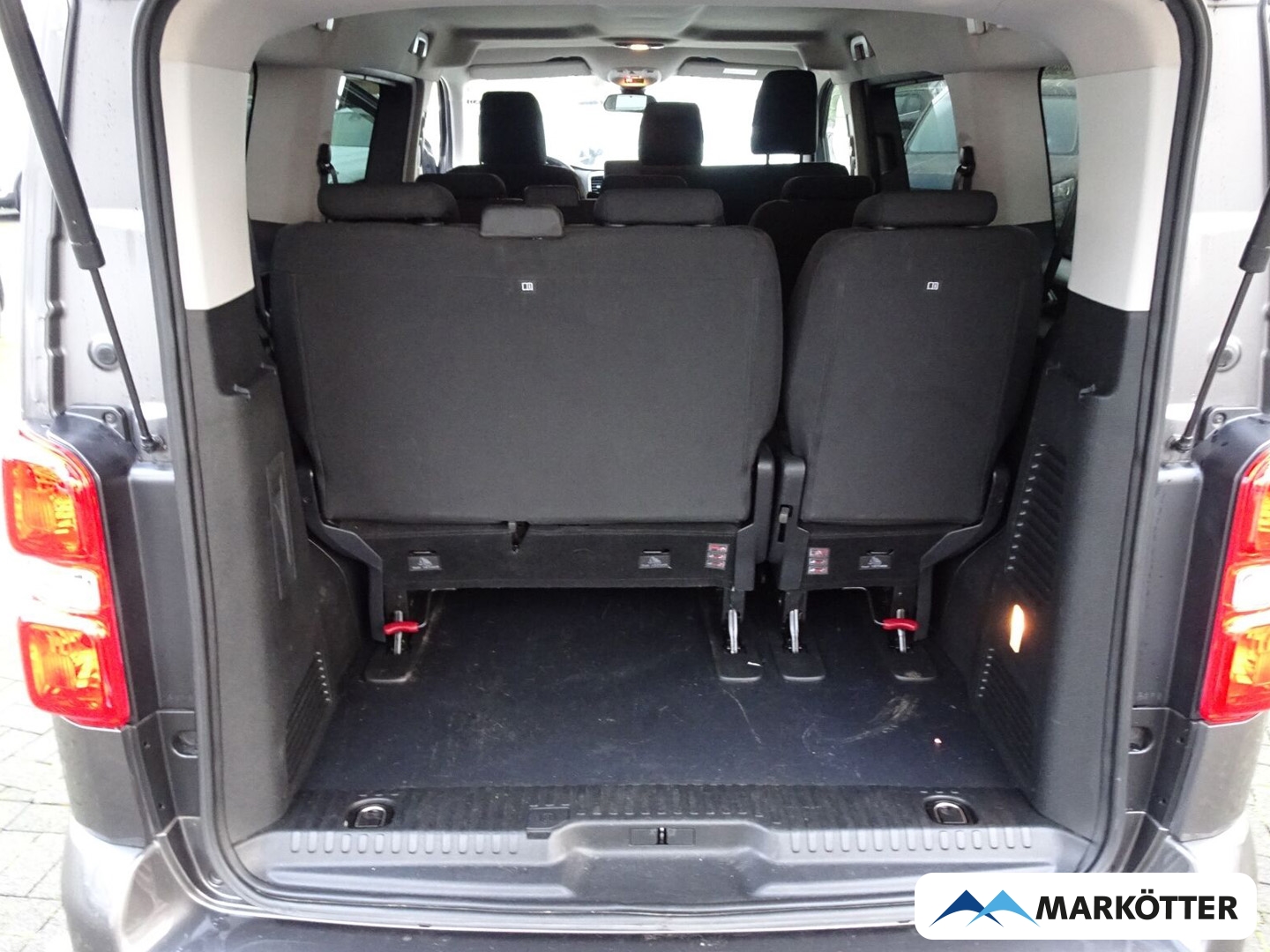 Fahrzeugabbildung Peugeot Traveller Business L2 2.0 180/9-Sitze/Cam/AHK