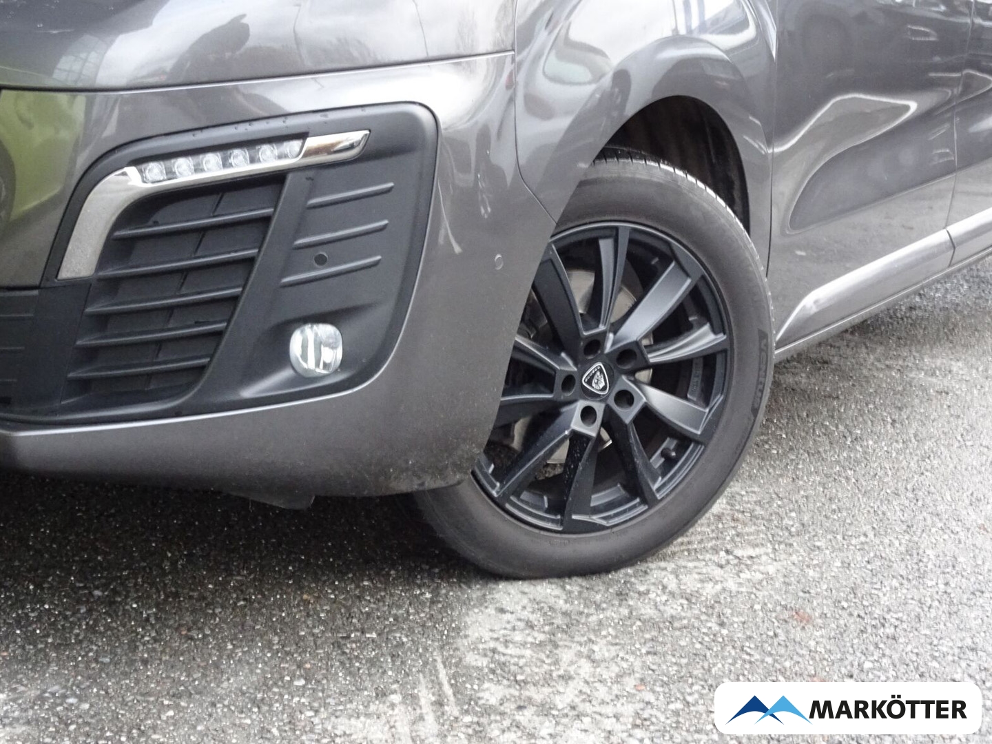 Fahrzeugabbildung Peugeot Traveller Business L2 2.0 180/9-Sitze/Cam/AHK