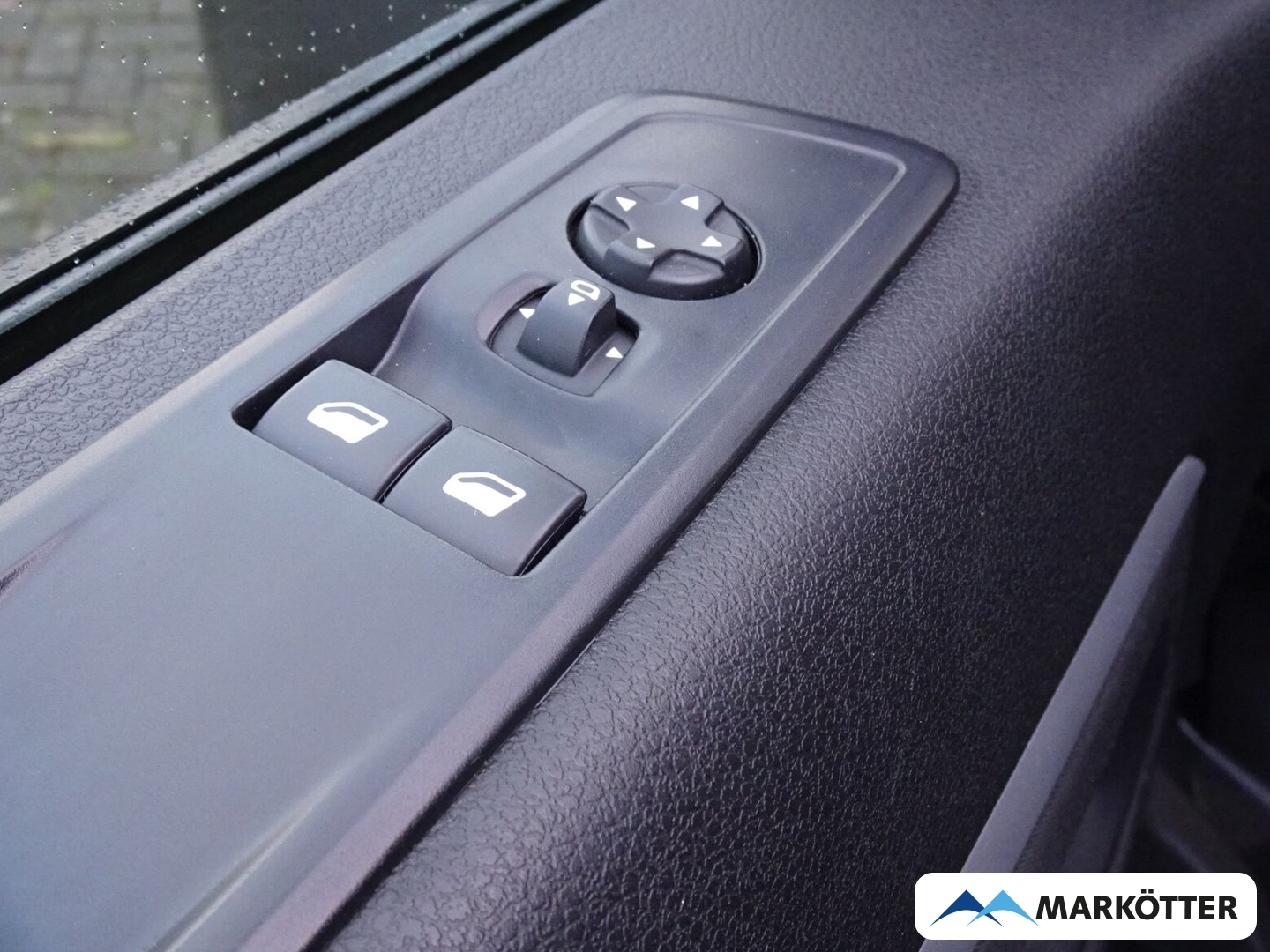 Fahrzeugabbildung Peugeot Traveller Business L2 2.0 180/9-Sitze/Cam/AHK