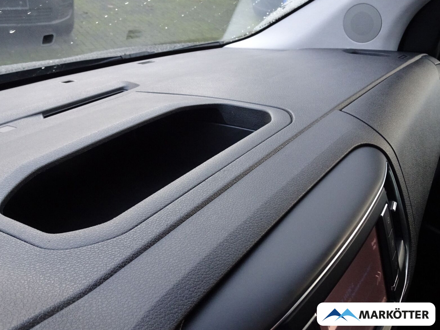 Fahrzeugabbildung Peugeot Traveller Business L2 2.0 180/9-Sitze/Cam/AHK