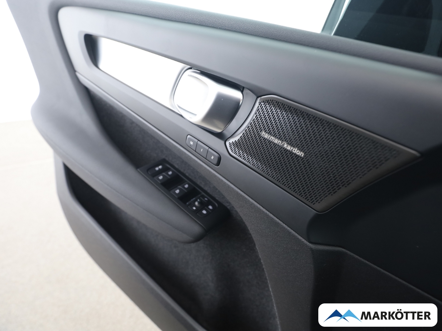 Fahrzeugabbildung Volvo XC40 B4 Ultra Black Edition 2WD/LED-Pixel/PANO