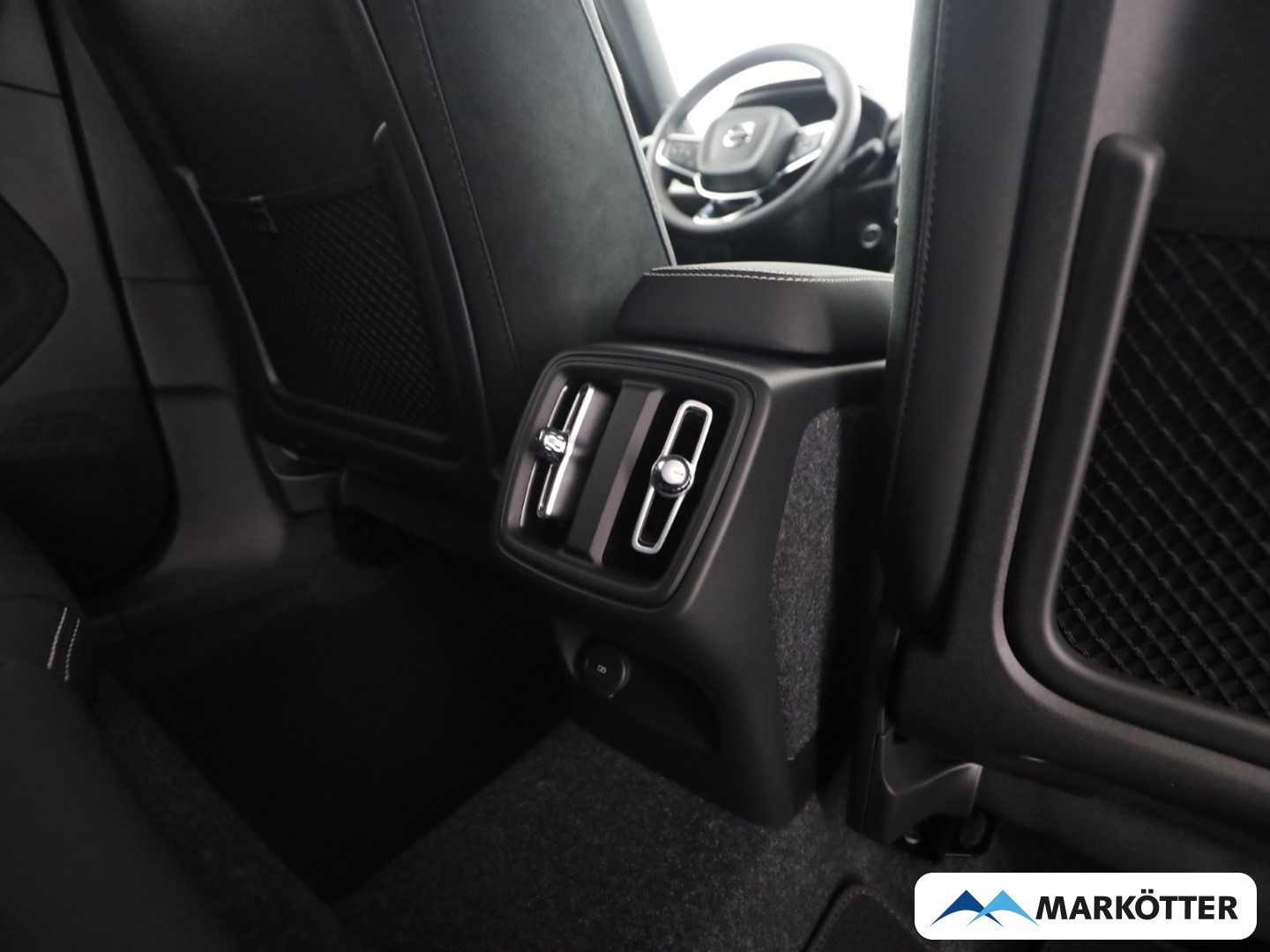 Fahrzeugabbildung Volvo XC40 B4 Ultra Black Edition 2WD/LED-Pixel/PANO