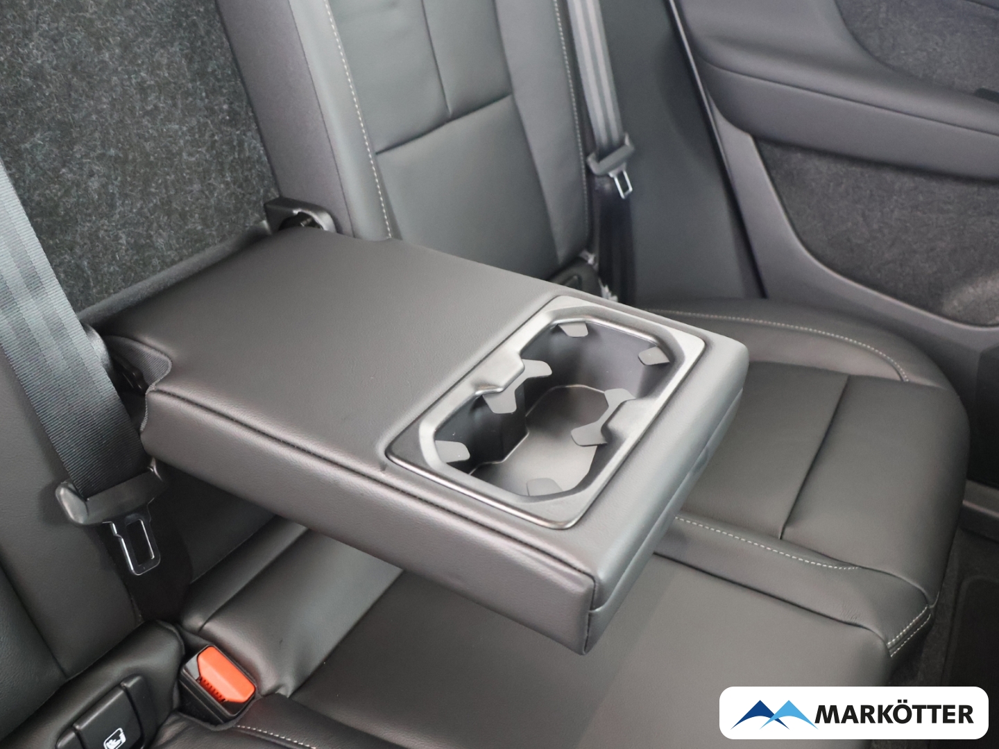 Fahrzeugabbildung Volvo XC40 B3 Plus Dark/ACC/SHZ+LHZ/H&K Sound/Keyless