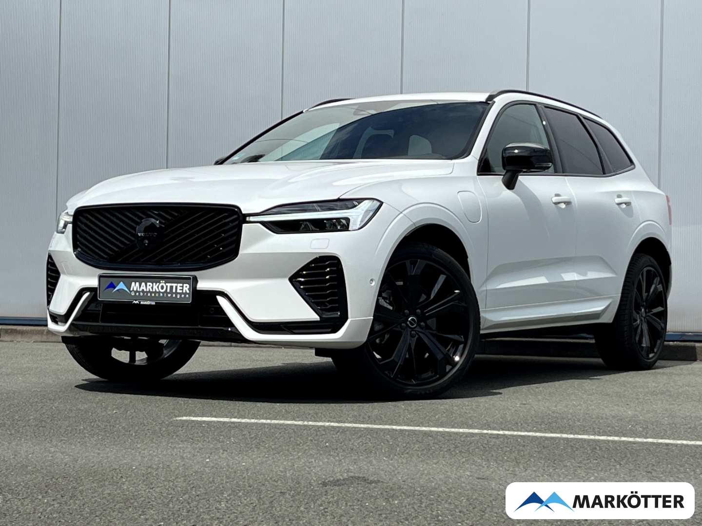 Fahrzeugabbildung Volvo XC60 T8 AWD Plus Black Recharge ACC/H&K/AHK/360°