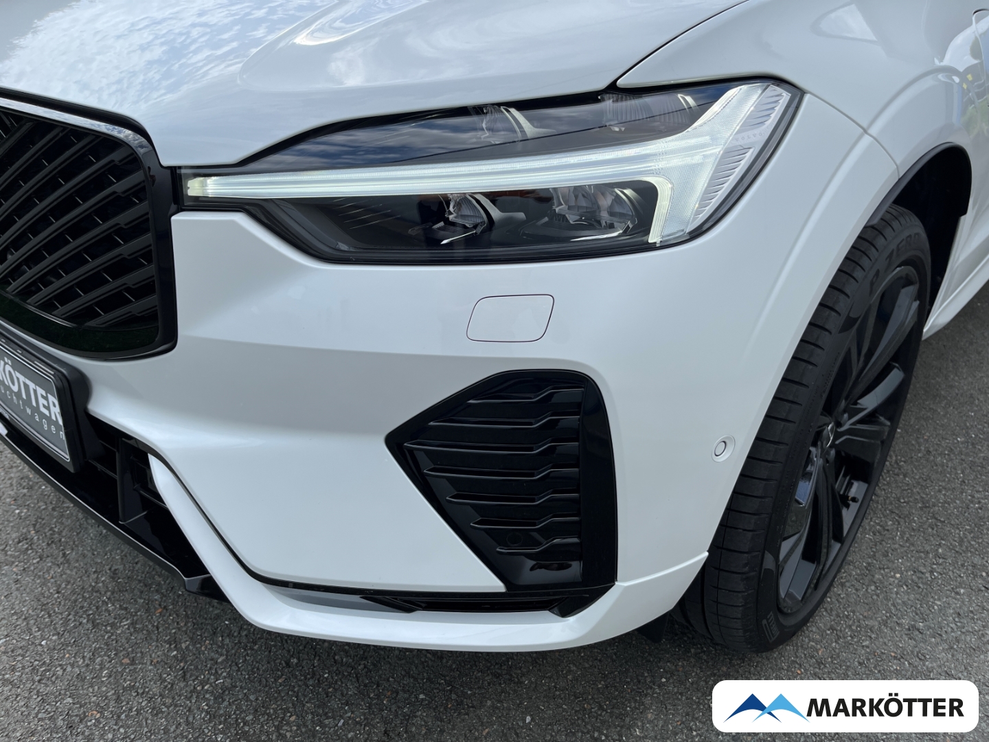 Fahrzeugabbildung Volvo XC60 T8 AWD Plus Black Recharge ACC/H&K/AHK/360°