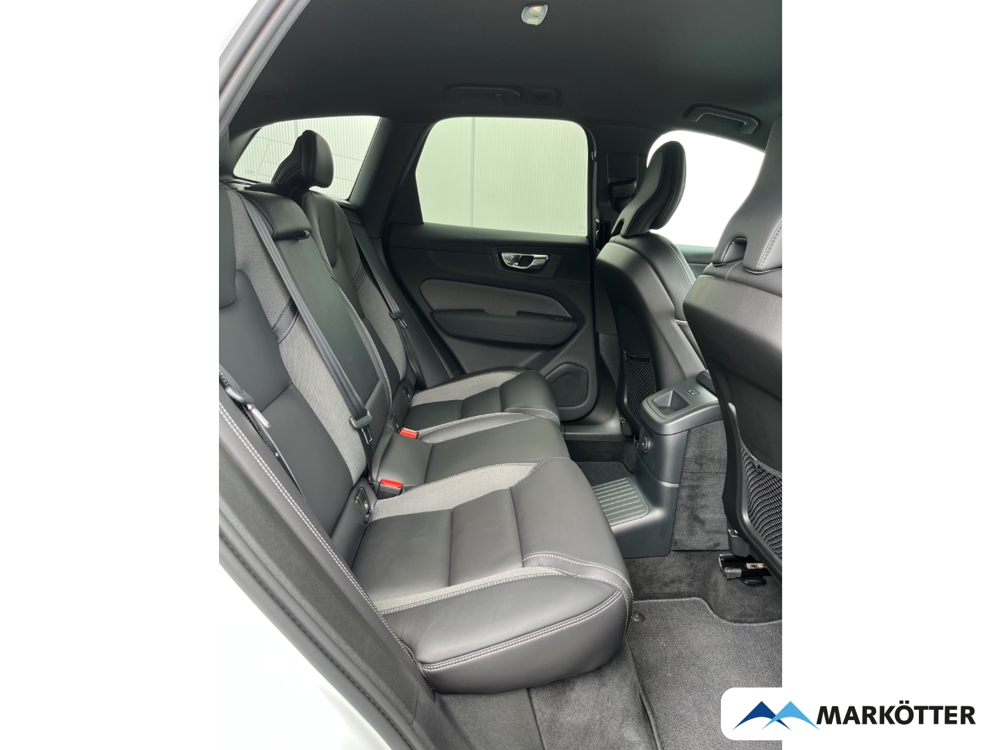 Fahrzeugabbildung Volvo XC60 T8 AWD Plus Black Recharge ACC/H&K/AHK/360°