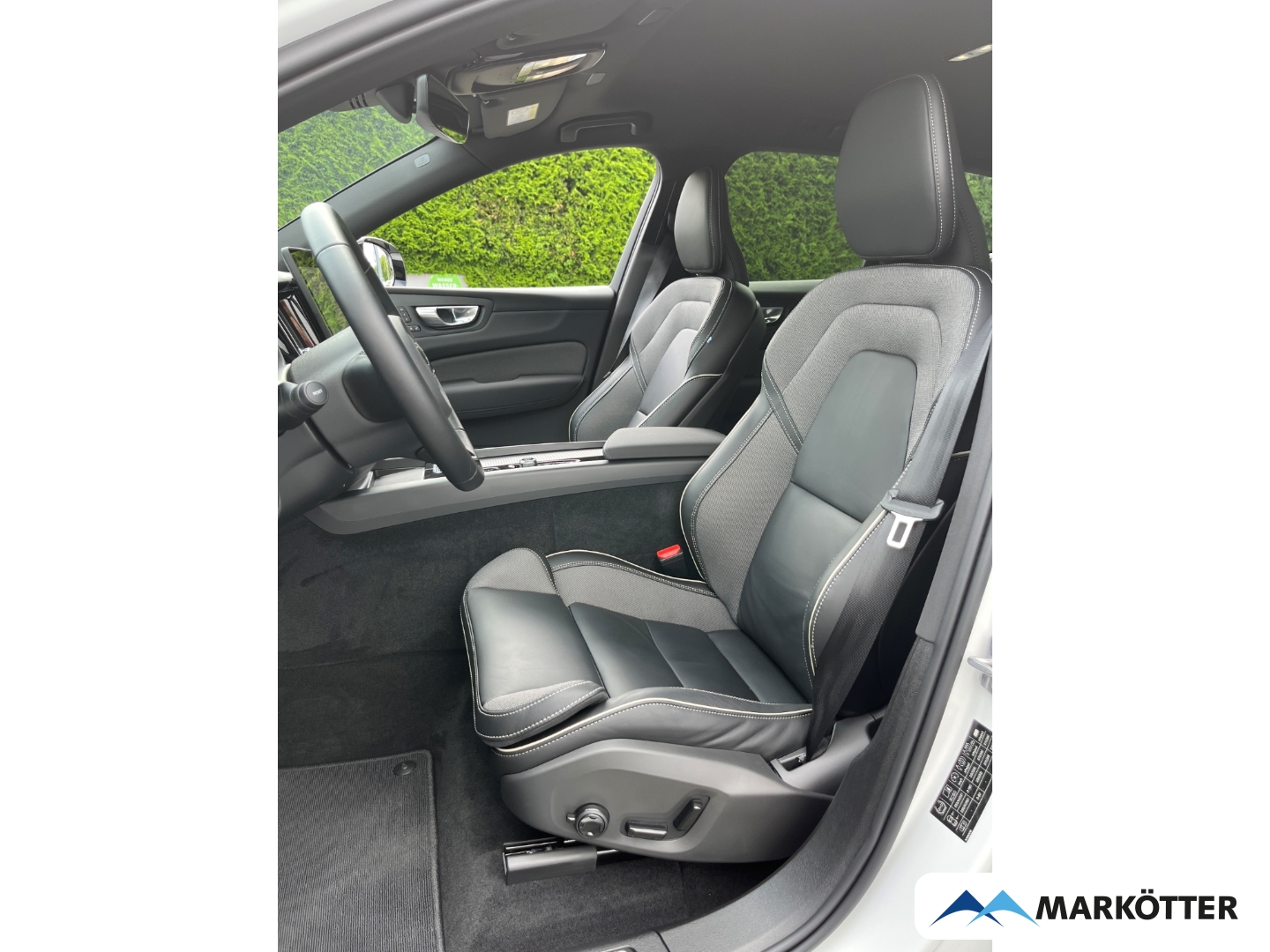 Fahrzeugabbildung Volvo XC60 T8 AWD Plus Black Recharge ACC/H&K/AHK/360°
