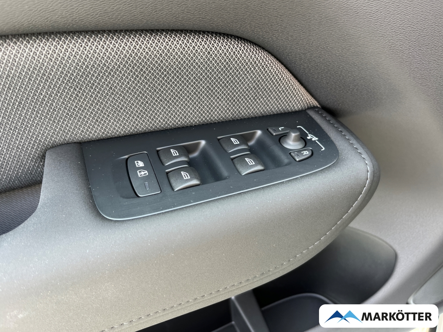 Fahrzeugabbildung Volvo XC60 T8 AWD Plus Black Recharge ACC/H&K/AHK/360°
