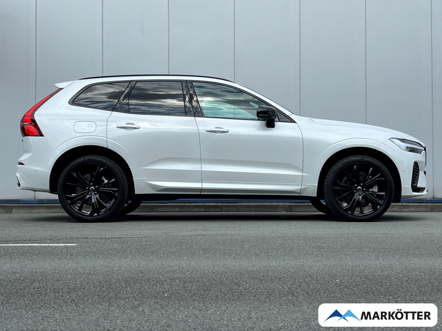 Fahrzeugabbildung Volvo XC60 T8 AWD Plus Black Recharge ACC/H&K/AHK/360°