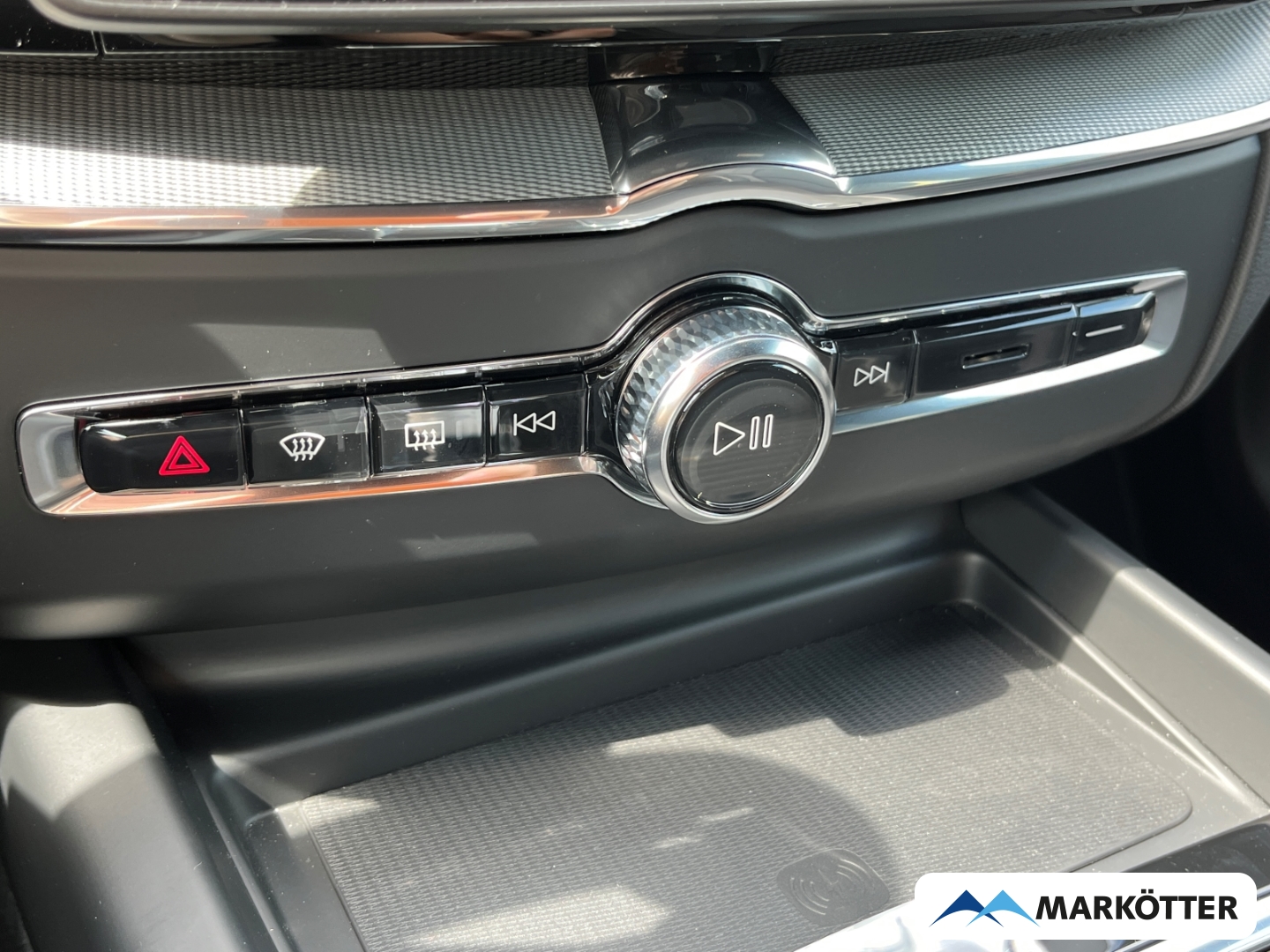 Fahrzeugabbildung Volvo XC60 T8 AWD Plus Black Recharge ACC/H&K/AHK/360°