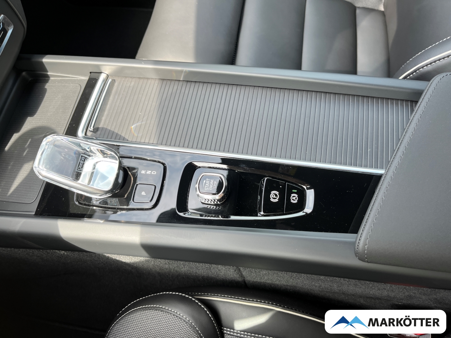 Fahrzeugabbildung Volvo XC60 T8 AWD Plus Black Recharge ACC/H&K/AHK/360°