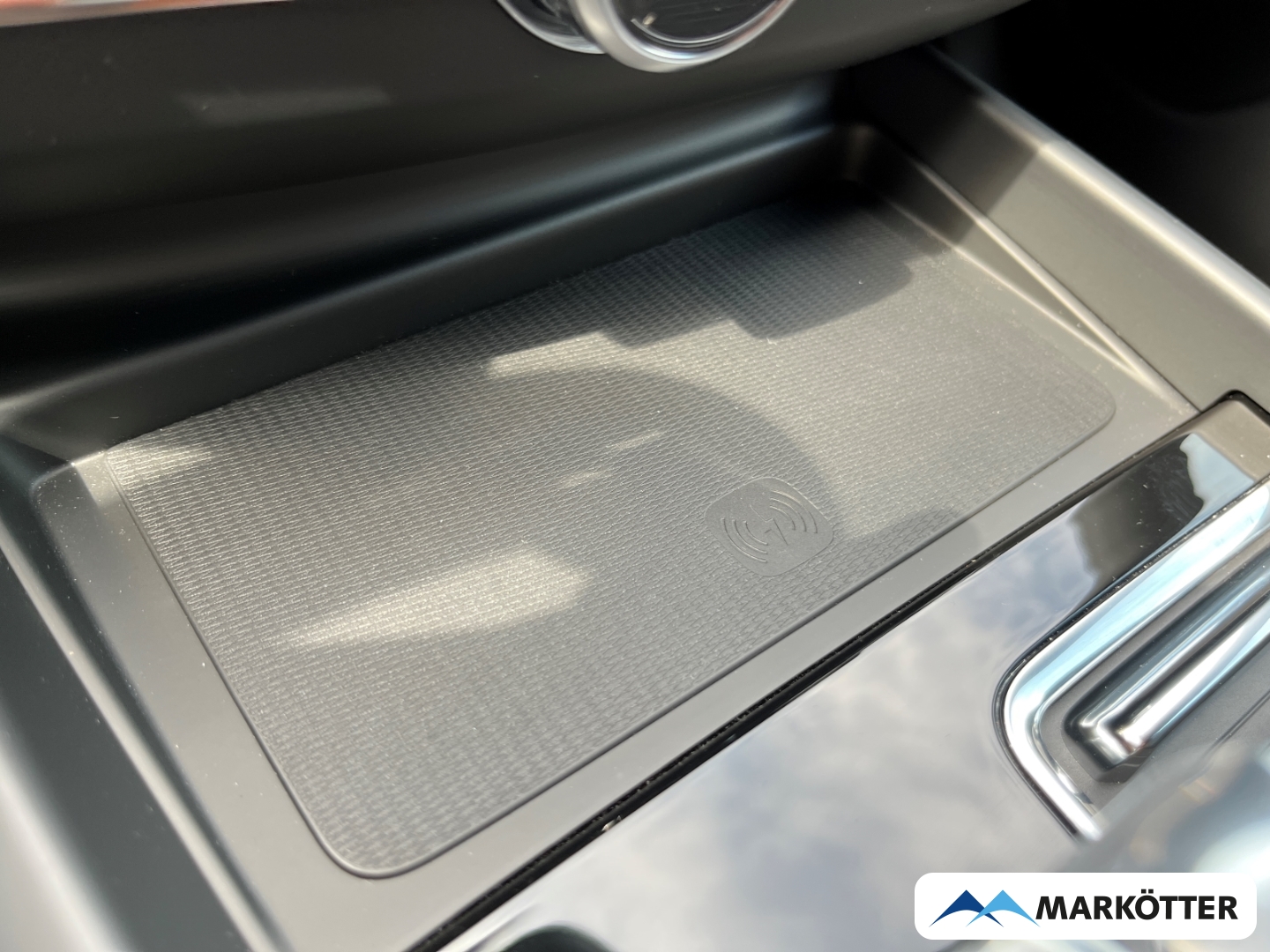 Fahrzeugabbildung Volvo XC60 T8 AWD Plus Black Recharge ACC/H&K/AHK/360°