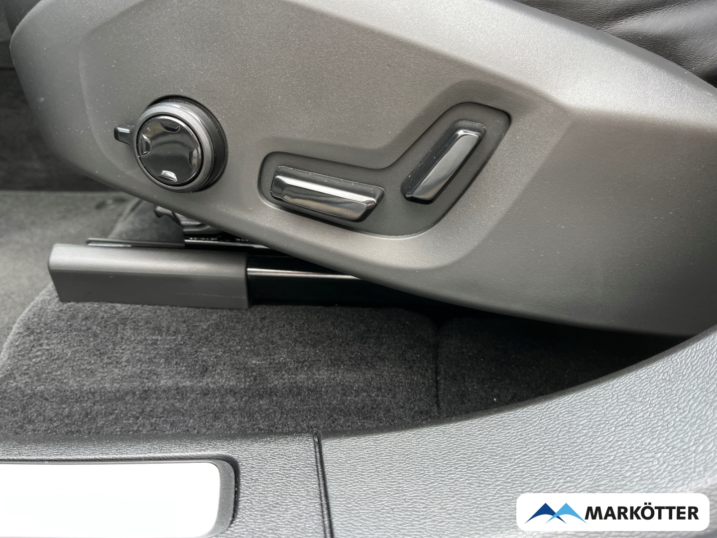 Fahrzeugabbildung Volvo XC60 T8 AWD Plus Black Recharge ACC/H&K/AHK/360°