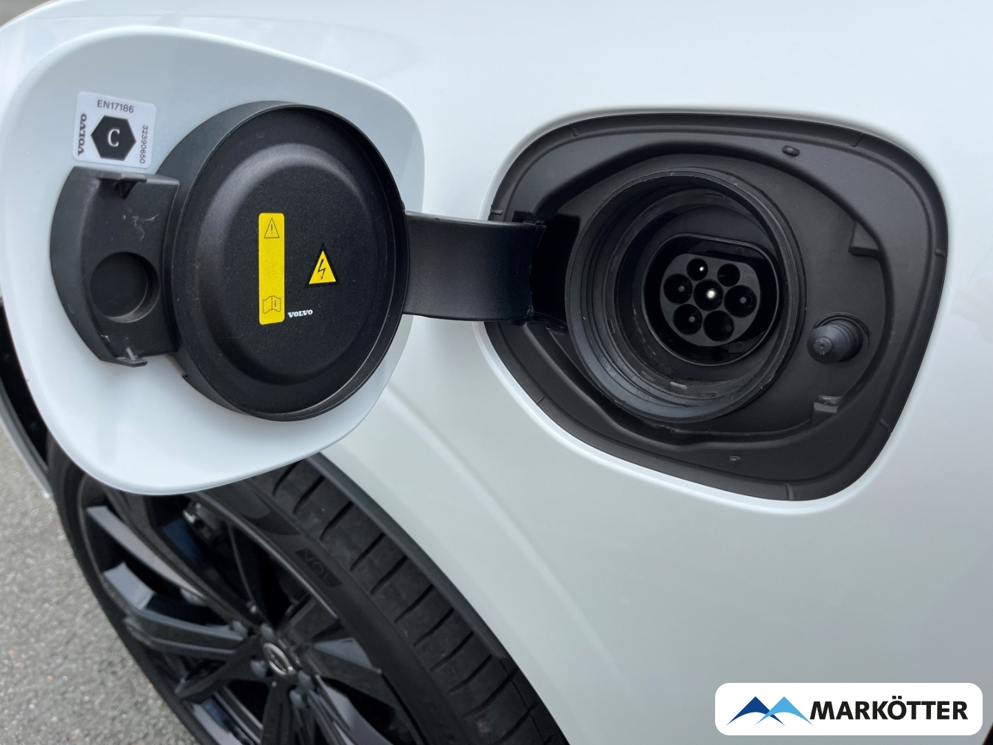 Fahrzeugabbildung Volvo XC60 T8 AWD Plus Black Recharge ACC/H&K/AHK/360°