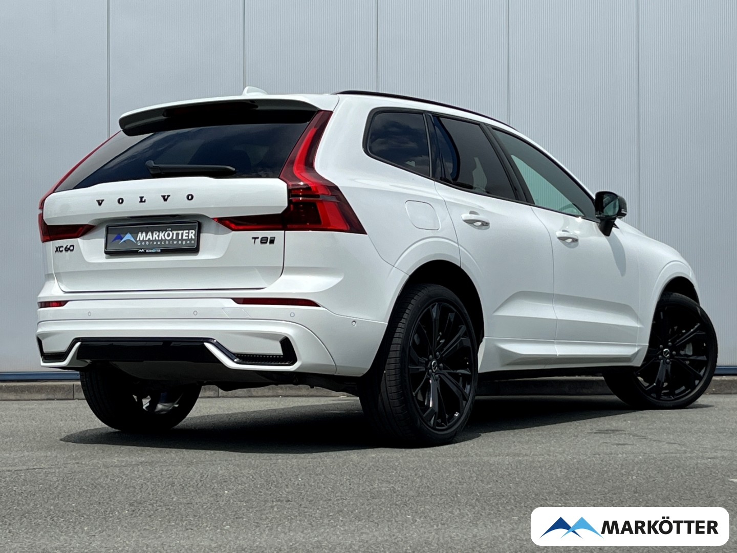Fahrzeugabbildung Volvo XC60 T8 AWD Plus Black Recharge ACC/H&K/AHK/360°