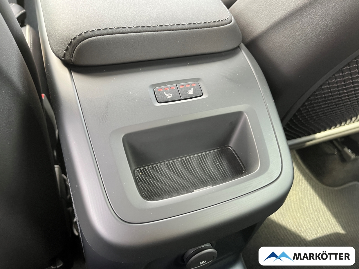 Fahrzeugabbildung Volvo XC60 T8 AWD Plus Black Recharge ACC/H&K/AHK/360°