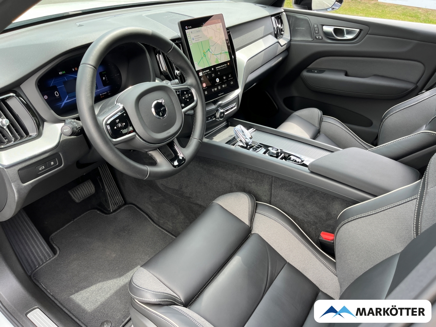Fahrzeugabbildung Volvo XC60 T8 AWD Plus Black Recharge ACC/H&K/AHK/360°