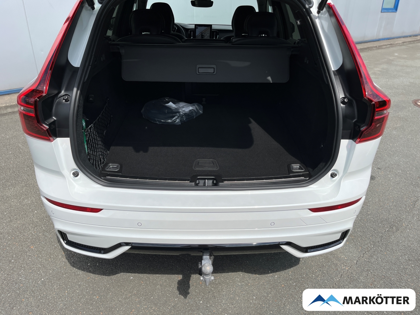 Fahrzeugabbildung Volvo XC60 T8 AWD Plus Black Recharge ACC/H&K/AHK/360°