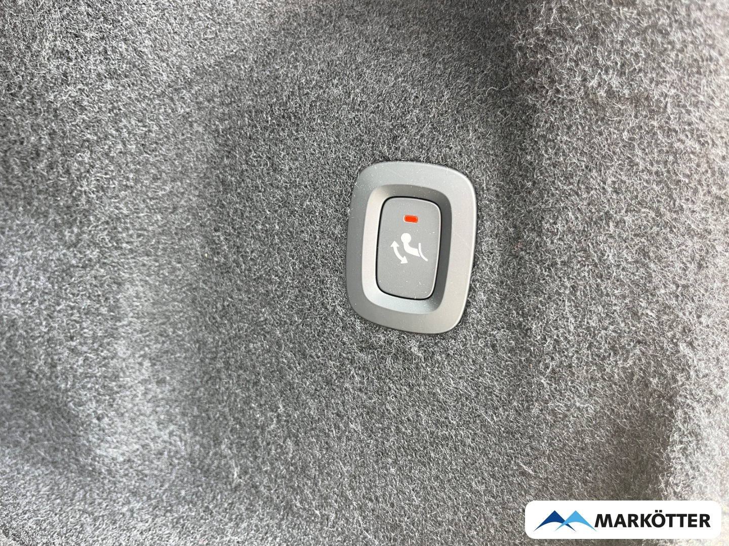 Fahrzeugabbildung Volvo XC60 T8 AWD Plus Black Recharge ACC/H&K/AHK/360°