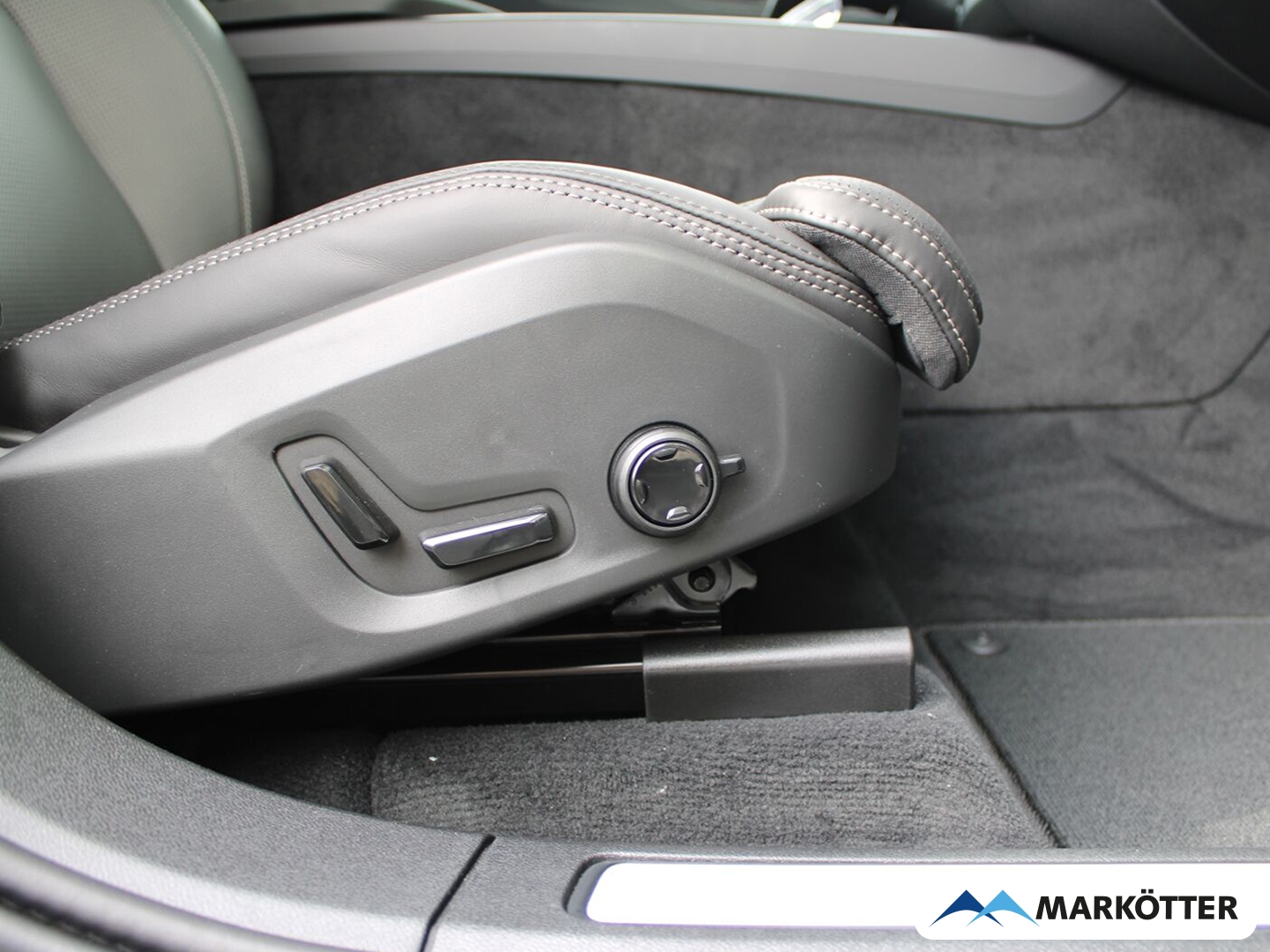 Fahrzeugabbildung Volvo XC60 Ultra Bright Recharge Plug-In Hybrid AWD