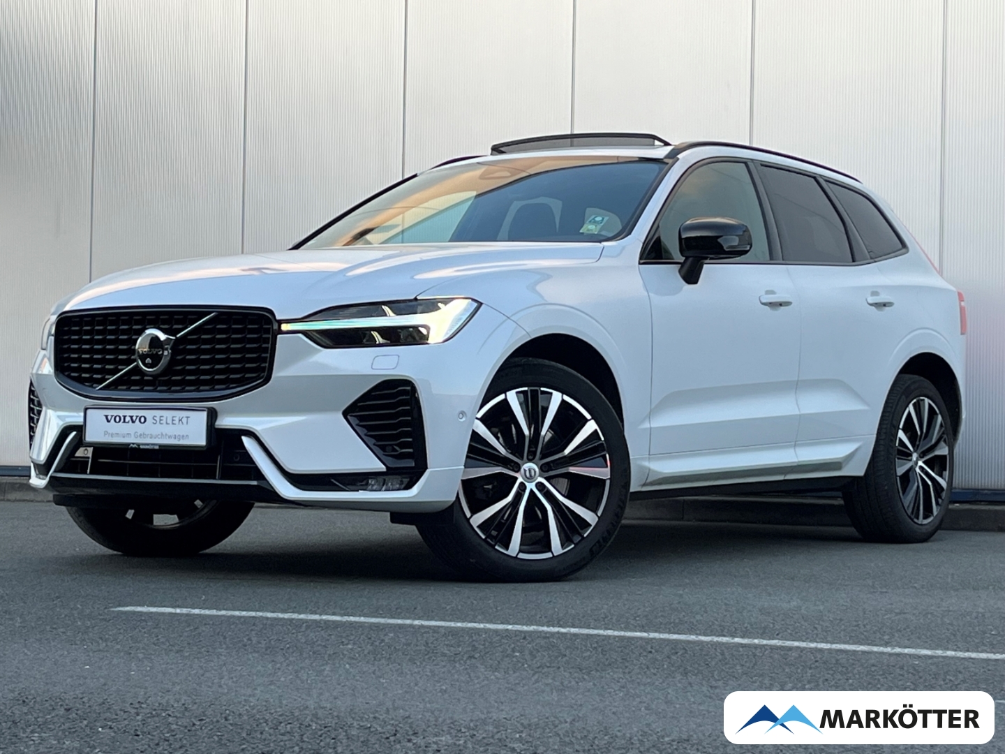 Fahrzeugabbildung Volvo XC60 B4 AWD Ultimate Dark ACC/360°/Schiebedach