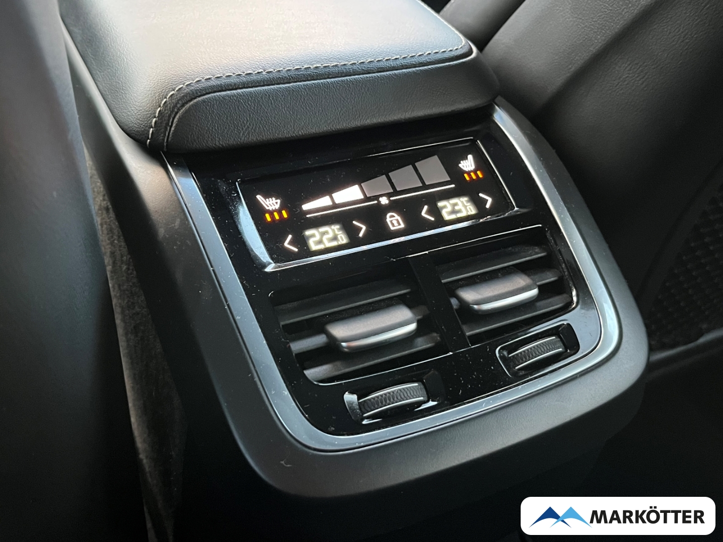 Fahrzeugabbildung Volvo XC60 B4 AWD Ultimate Dark ACC/360°/Schiebedach