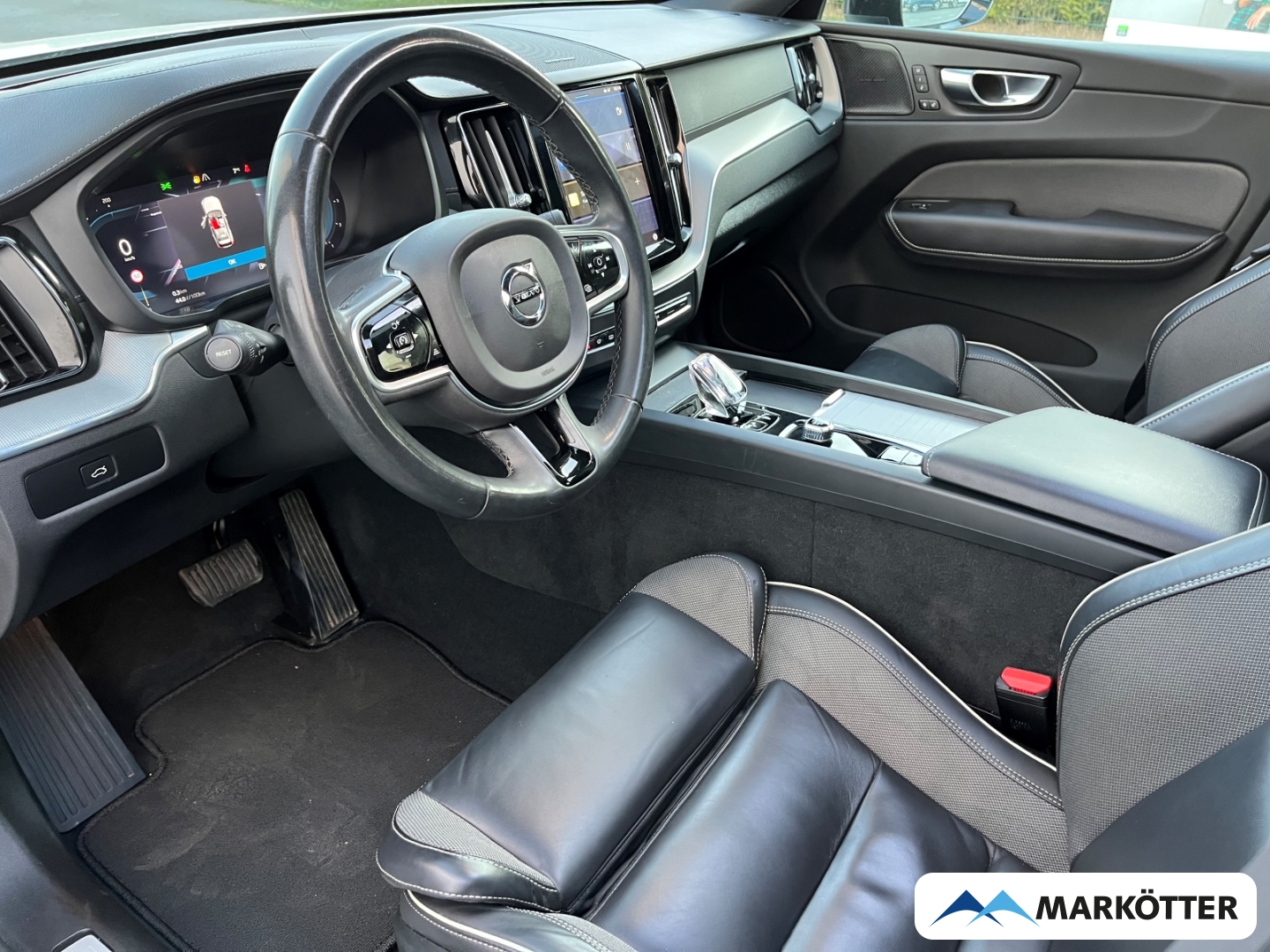 Fahrzeugabbildung Volvo XC60 B4 AWD Ultimate Dark ACC/360°/Schiebedach