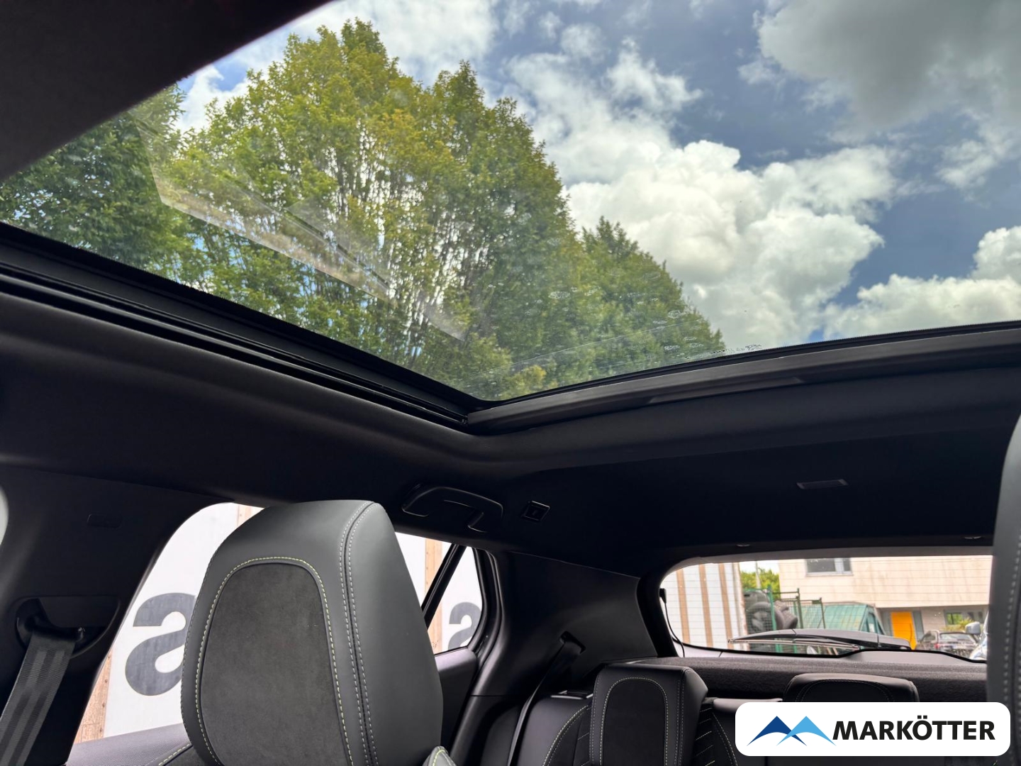 Fahrzeugabbildung Peugeot 2008 GT PANO/AHK/ALCANTARA/LED/NAVI/CAM/SHZ/MASSAGE