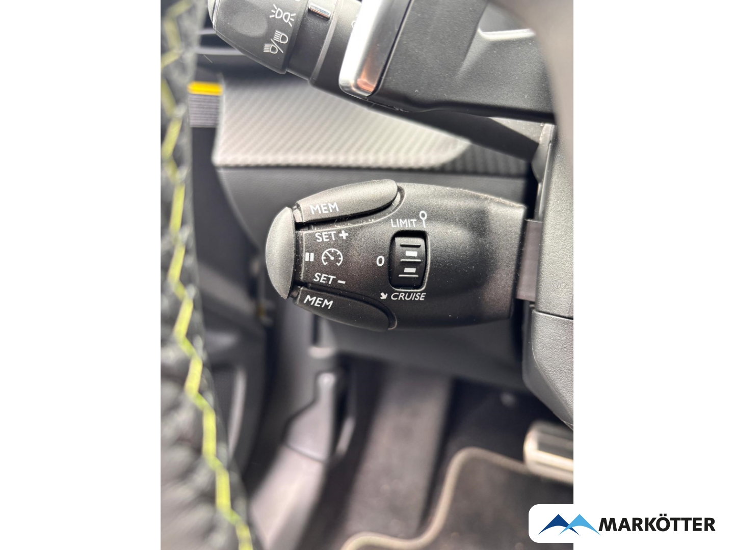 Fahrzeugabbildung Peugeot 2008 GT PANO/AHK/ALCANTARA/LED/NAVI/CAM/SHZ/MASSAGE