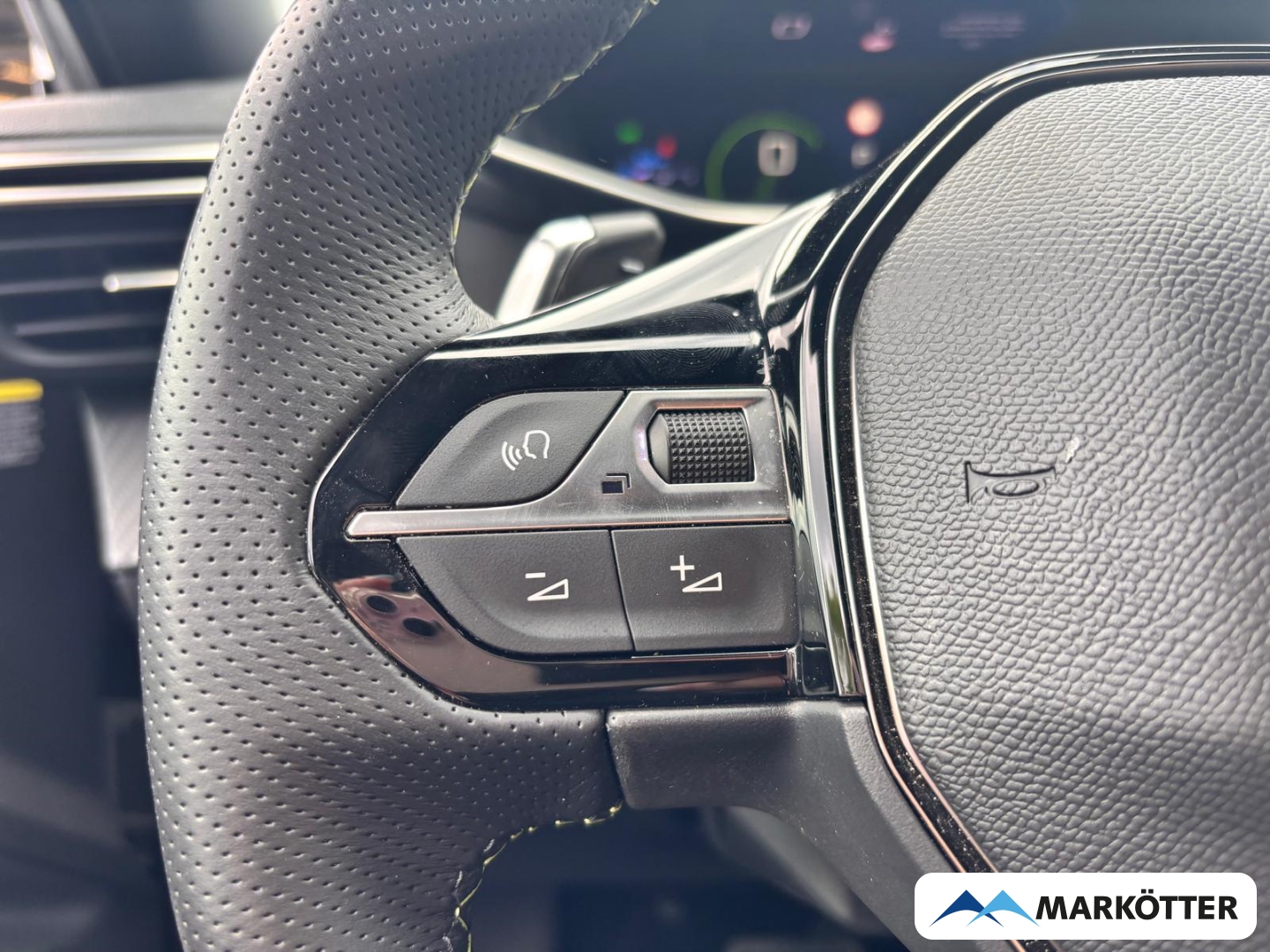 Fahrzeugabbildung Peugeot 2008 GT PANO/AHK/ALCANTARA/LED/NAVI/CAM/SHZ/MASSAGE