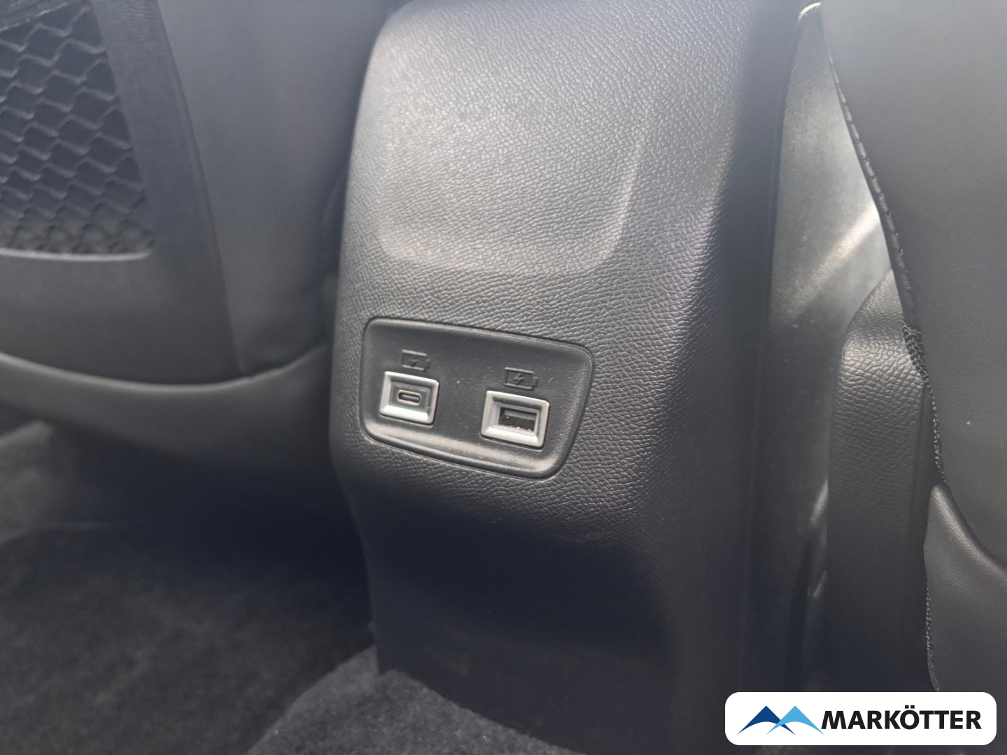 Fahrzeugabbildung Peugeot 2008 GT PANO/AHK/ALCANTARA/LED/NAVI/CAM/SHZ/MASSAGE