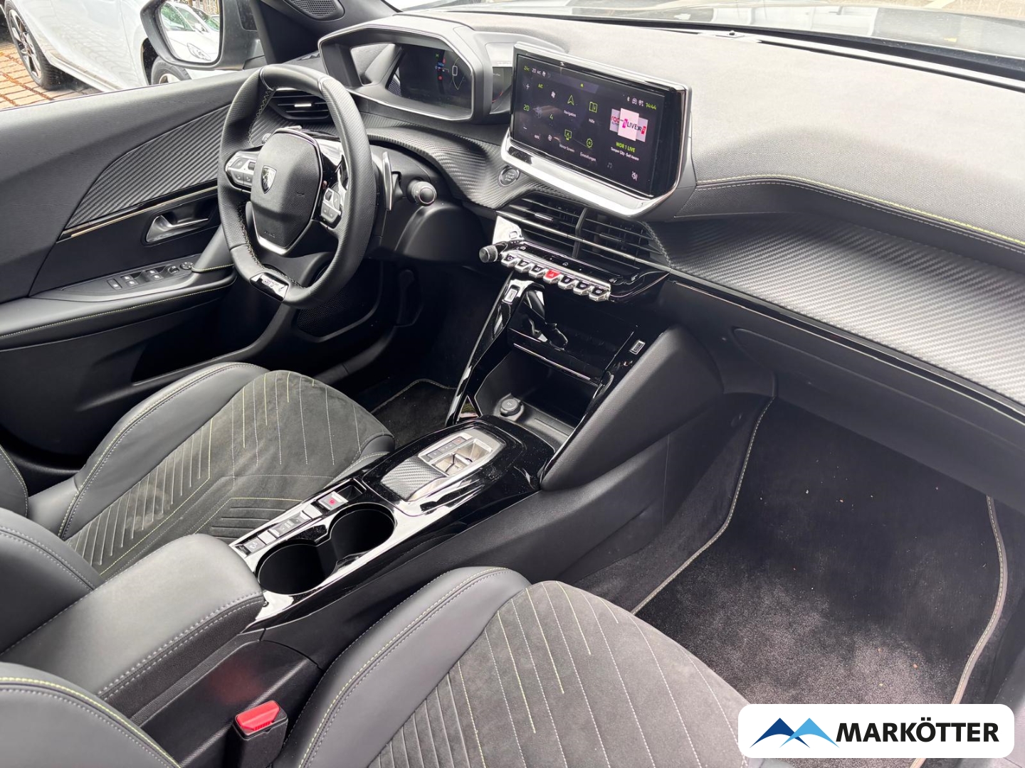 Fahrzeugabbildung Peugeot 2008 GT PANO/AHK/ALCANTARA/LED/NAVI/CAM/SHZ/MASSAGE