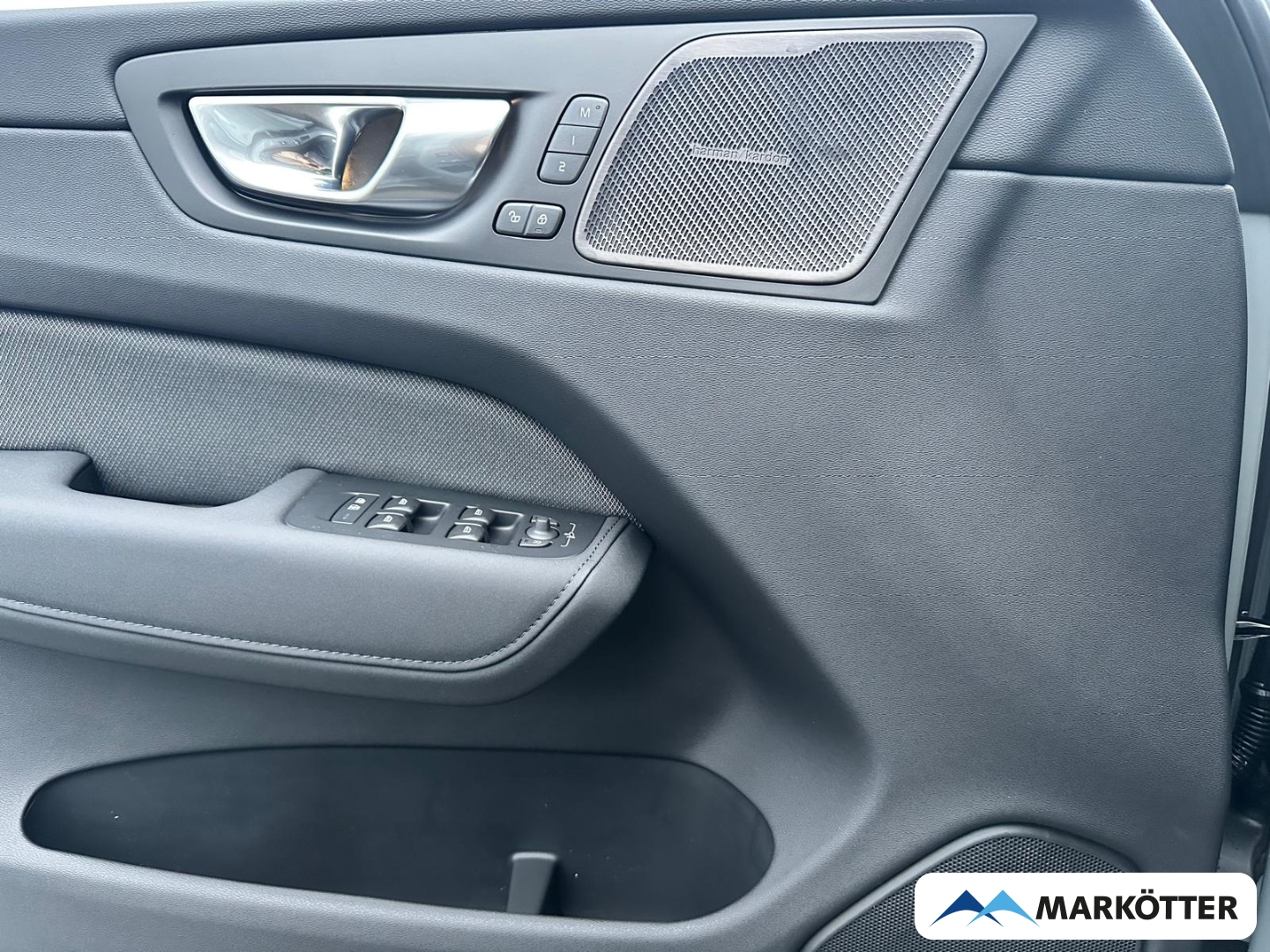 Fahrzeugabbildung Volvo XC60 Plus Black Edition AWD 360°/ACC/Panorama