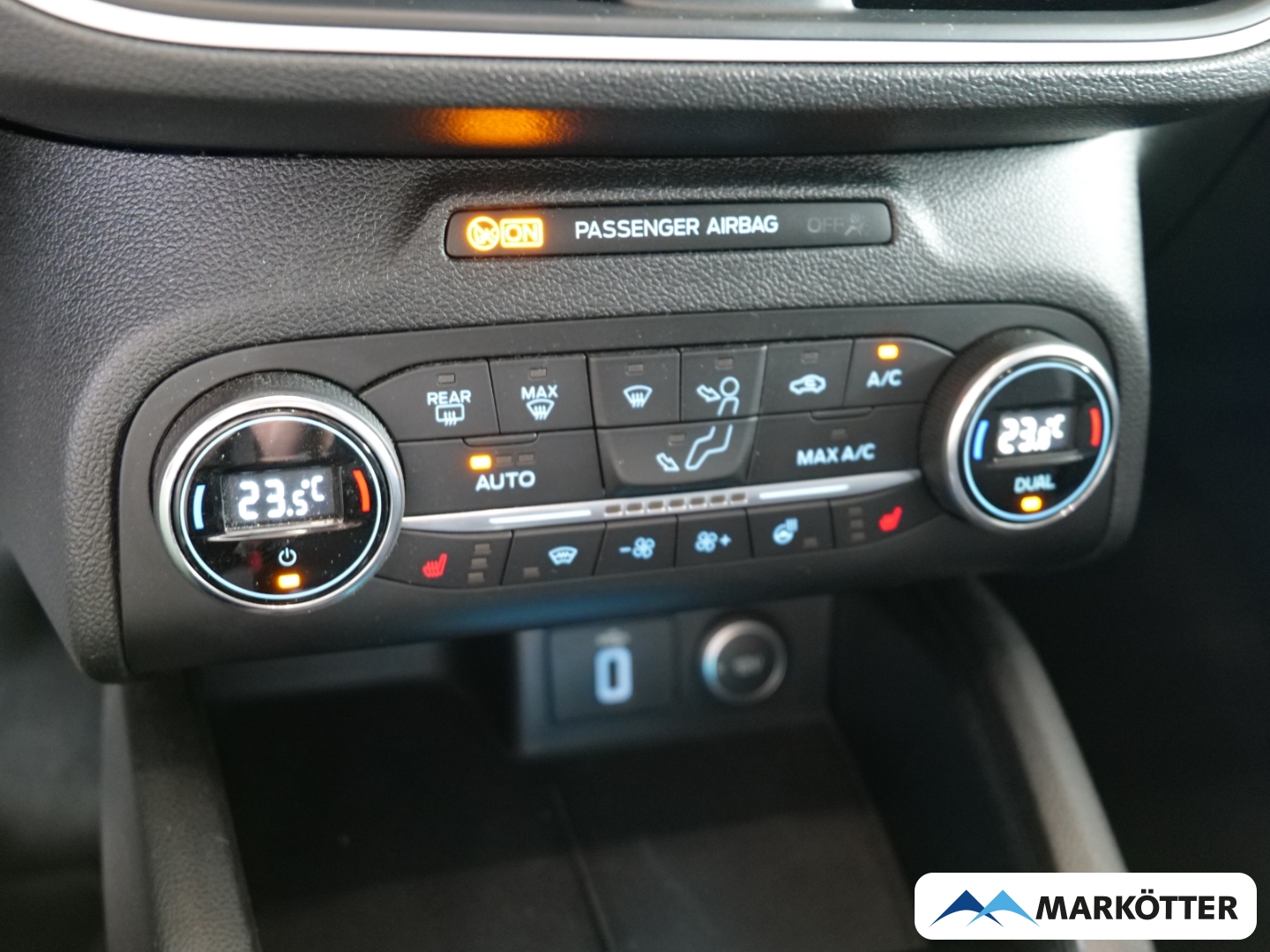 Fahrzeugabbildung Ford Focus 1.0 EcoBoost Cool&Connect LED/2x PDC/SHZ