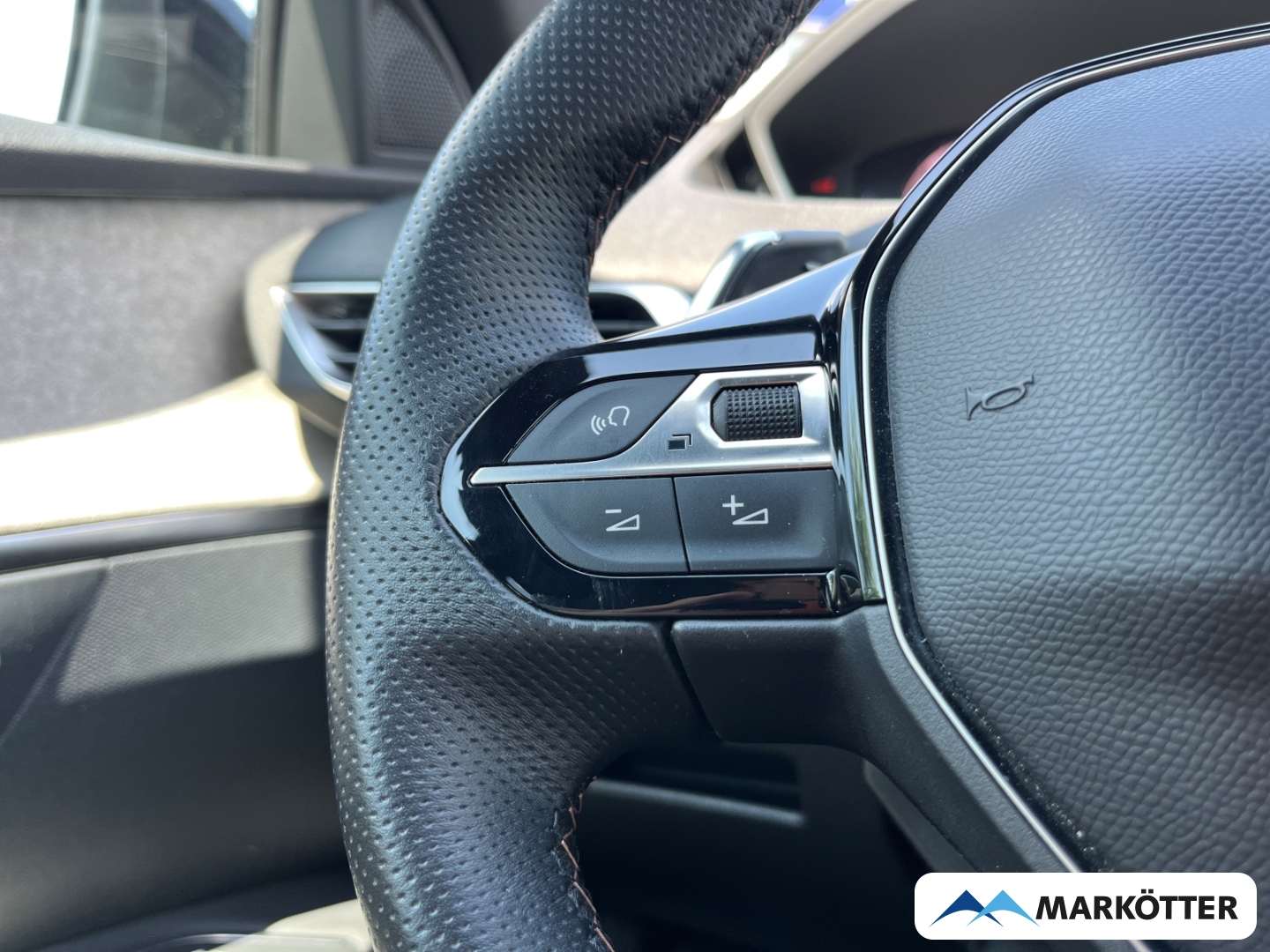 Fahrzeugabbildung Peugeot 3008 GT 130 ACC/Keyless/Black-Packet/Schiebedach