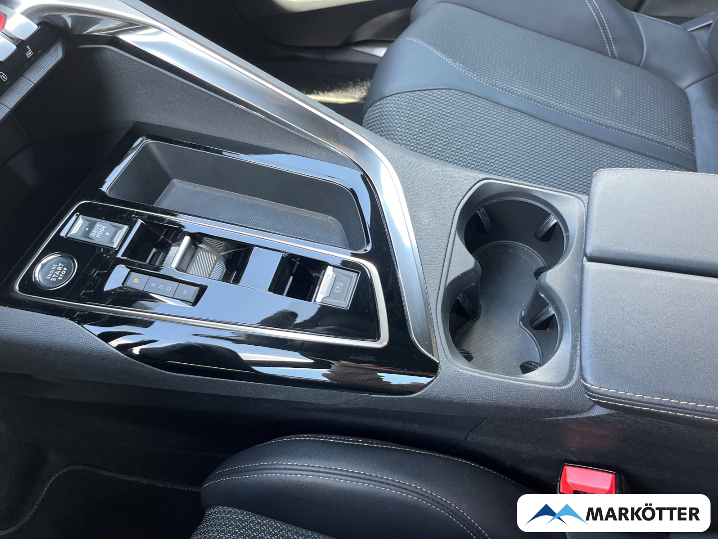 Fahrzeugabbildung Peugeot 3008 GT 130 ACC/Keyless/Black-Packet/Schiebedach