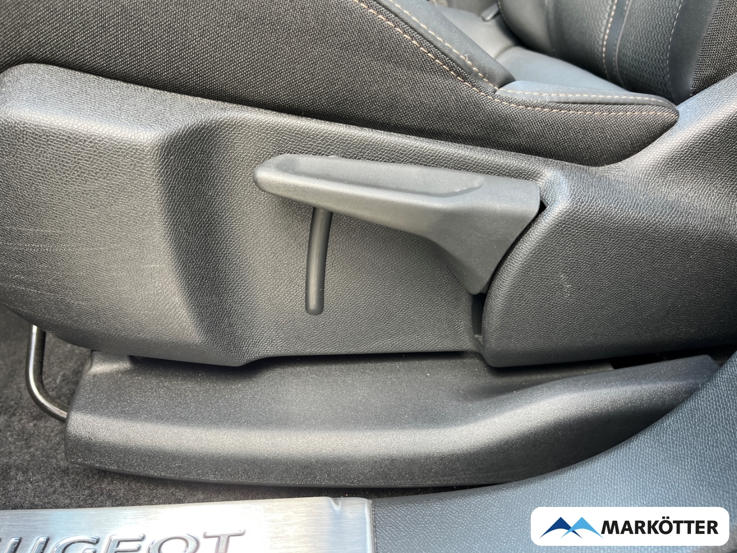 Fahrzeugabbildung Peugeot 3008 GT 130 ACC/Keyless/Black-Packet/Schiebedach