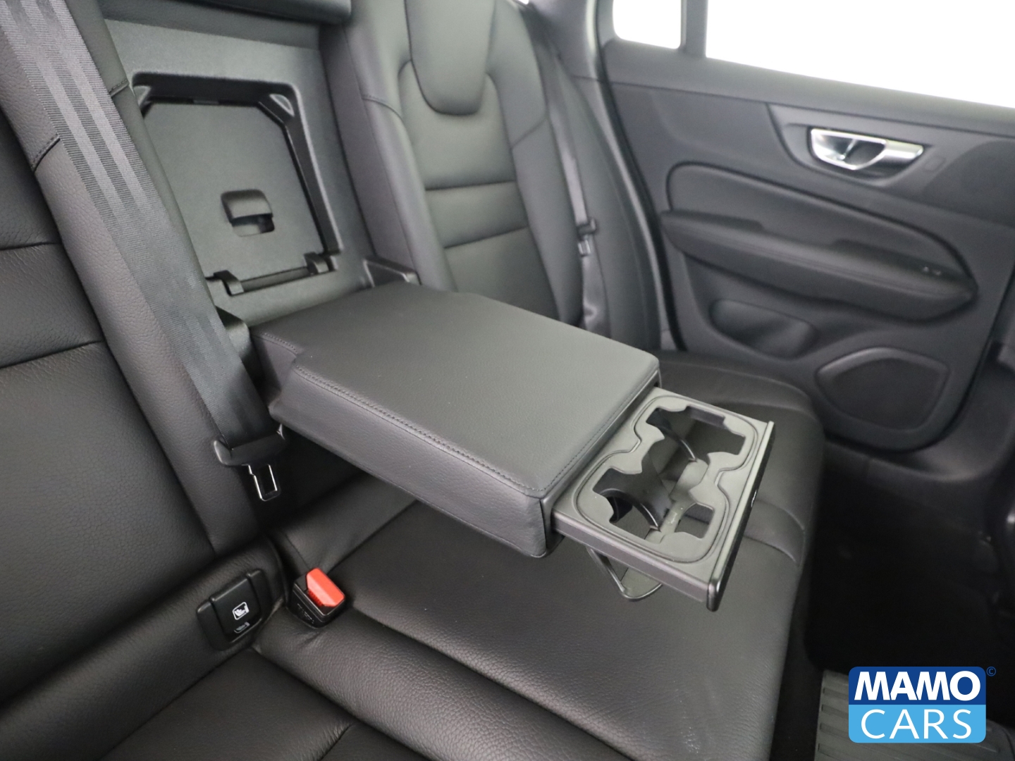 Fahrzeugabbildung Volvo V60 T6 AWD Plus Dark ACC/CAM/BLIS/4xSHZ/LHZ