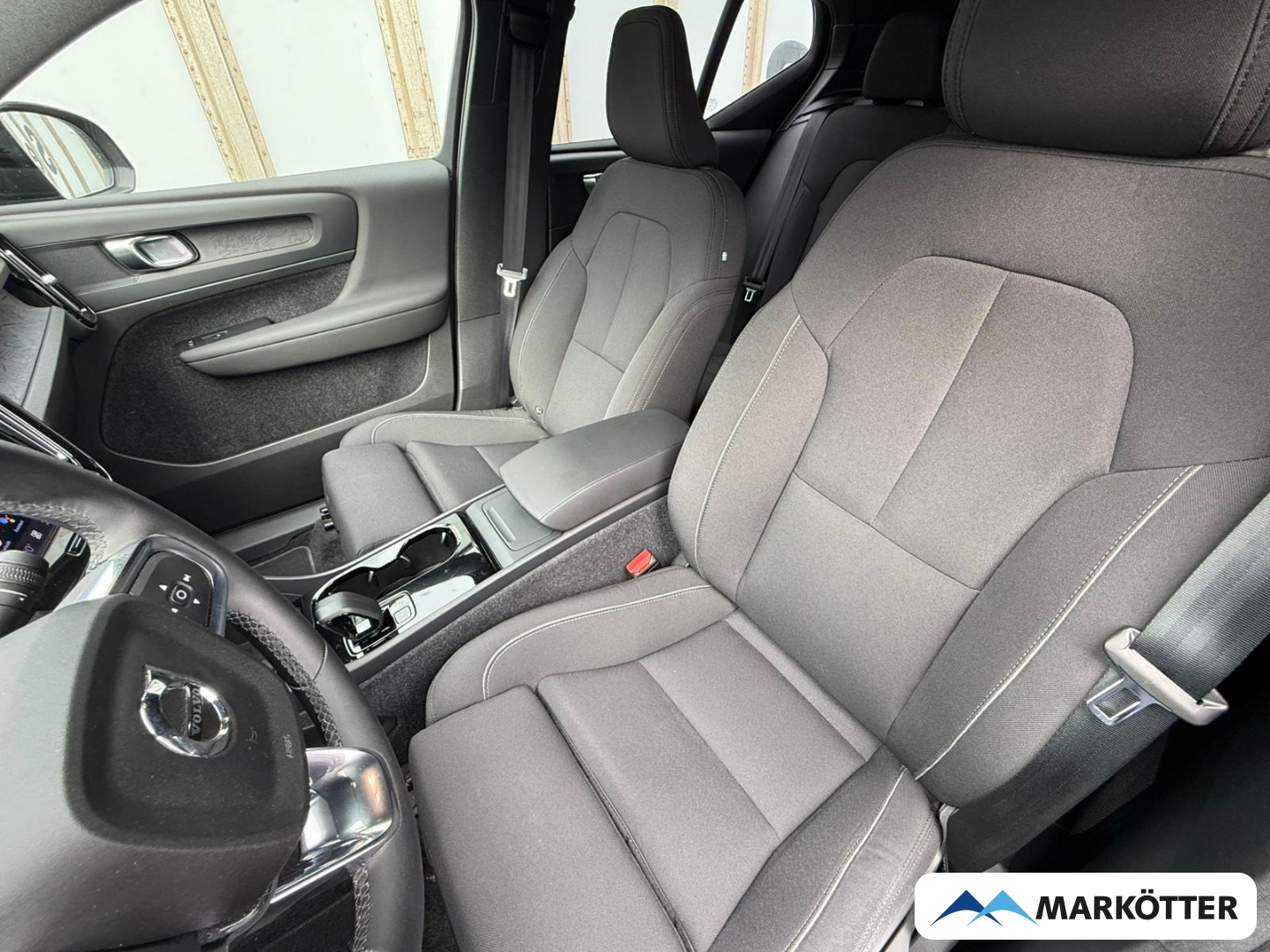 Fahrzeugabbildung Volvo XC40 AWD Plus Recharge Pure Electric ACC/BLIS/WP