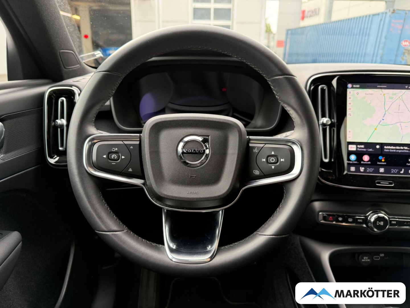 Fahrzeugabbildung Volvo XC40 AWD Plus Recharge Pure Electric ACC/BLIS/WP