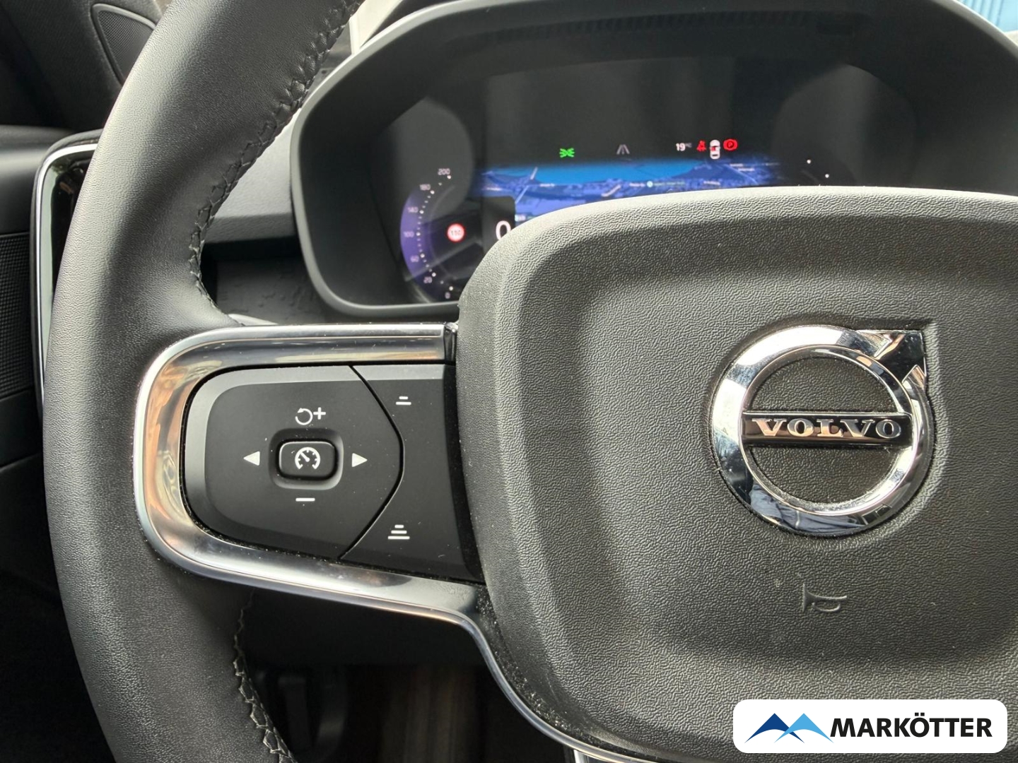 Fahrzeugabbildung Volvo XC40 AWD Plus Recharge Pure Electric ACC/BLIS/WP