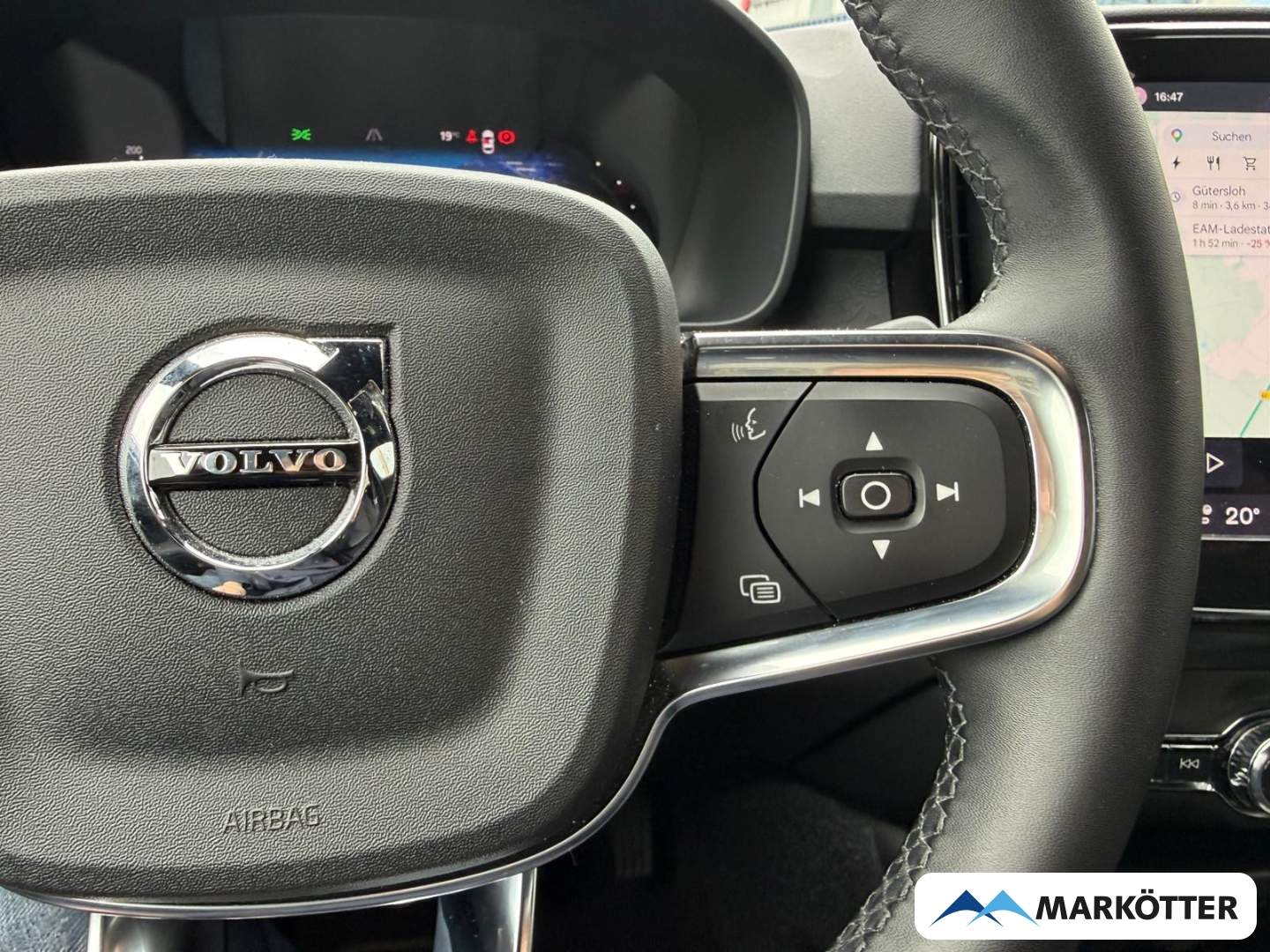 Fahrzeugabbildung Volvo XC40 AWD Plus Recharge Pure Electric ACC/BLIS/WP