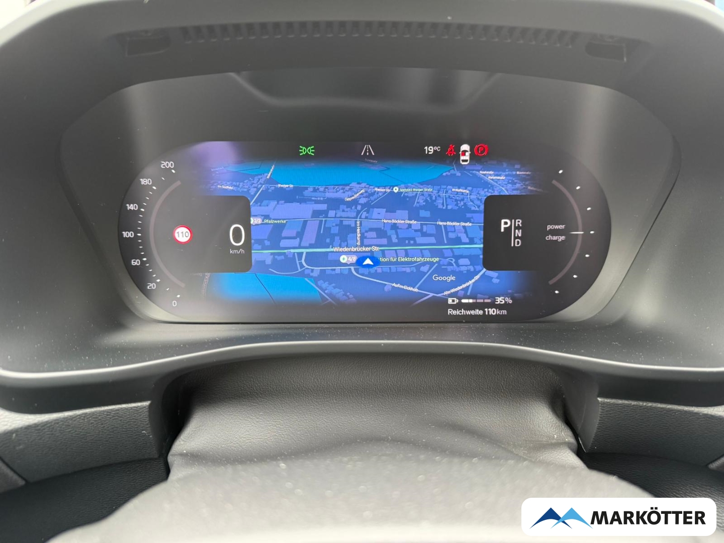 Fahrzeugabbildung Volvo XC40 AWD Plus Recharge Pure Electric ACC/BLIS/WP