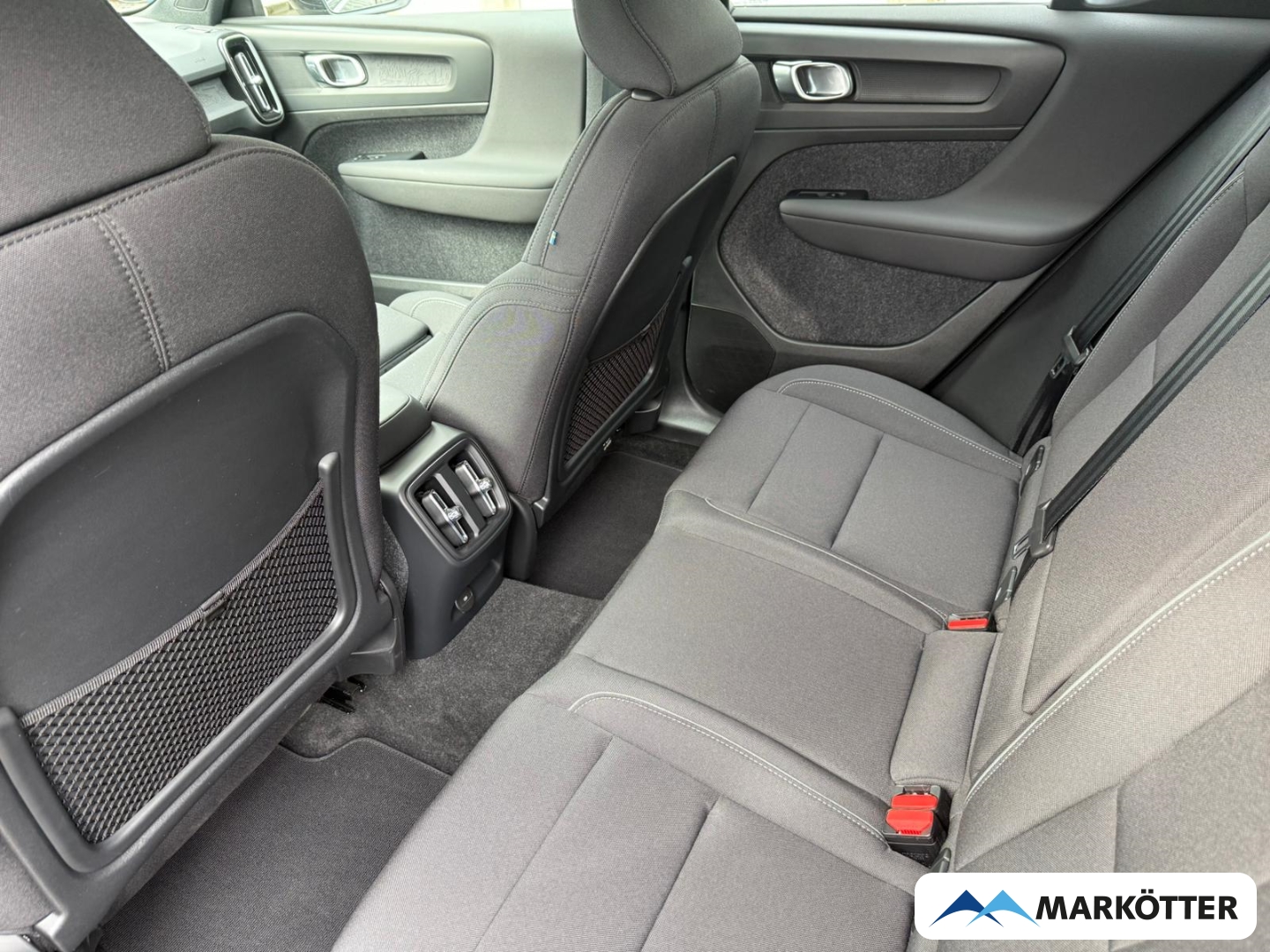 Fahrzeugabbildung Volvo XC40 AWD Plus Recharge Pure Electric ACC/BLIS/WP