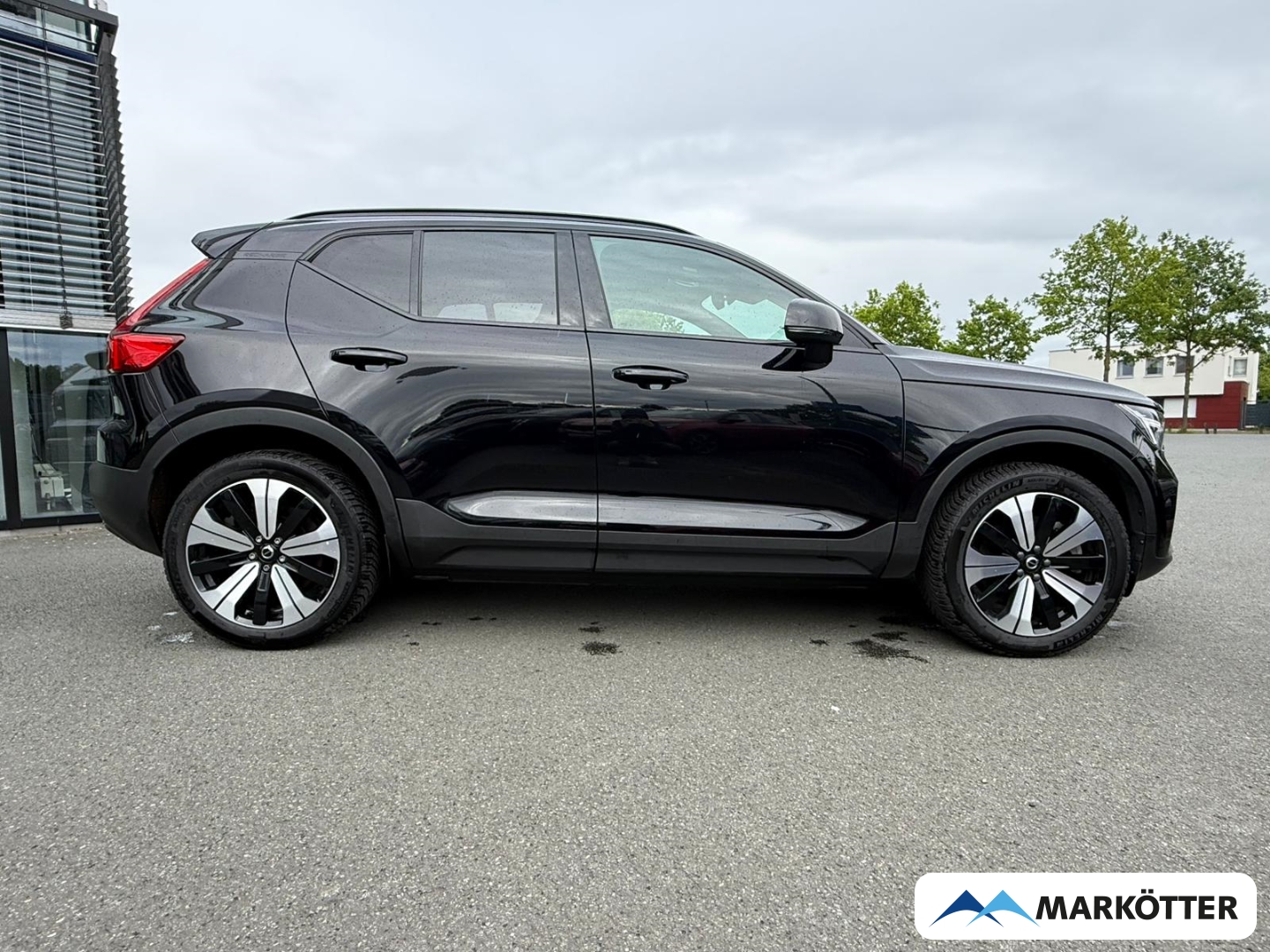 Fahrzeugabbildung Volvo XC40 AWD Plus Recharge Pure Electric ACC/BLIS/WP