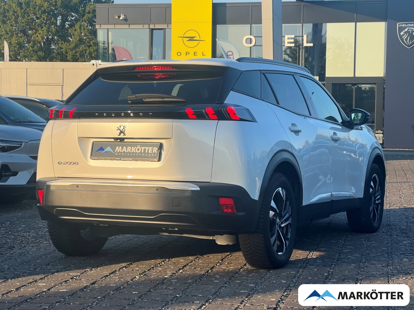 Fahrzeugabbildung Peugeot 2008 e-2008 Allure Elektromotor 136 CAM/SHZ/TEMP